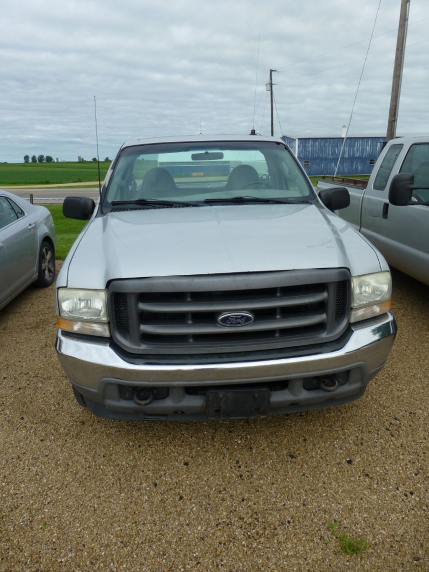 2003 Ford F-250 XL Superduty, regular cab. 4x2, automatic . Cracked windshield, weak transmission. - Image 2 of 25