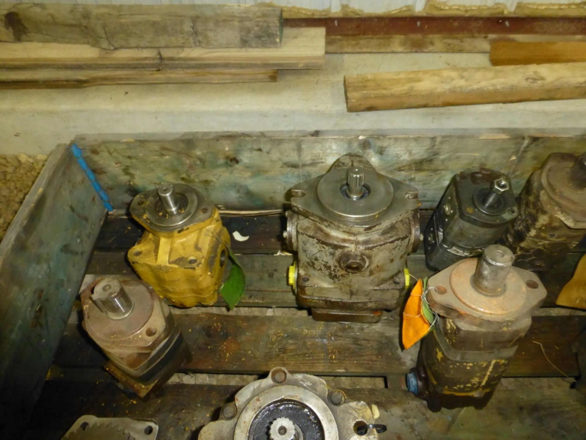 Pallet with 13 various size hydraulic pumps - Image 5 of 5