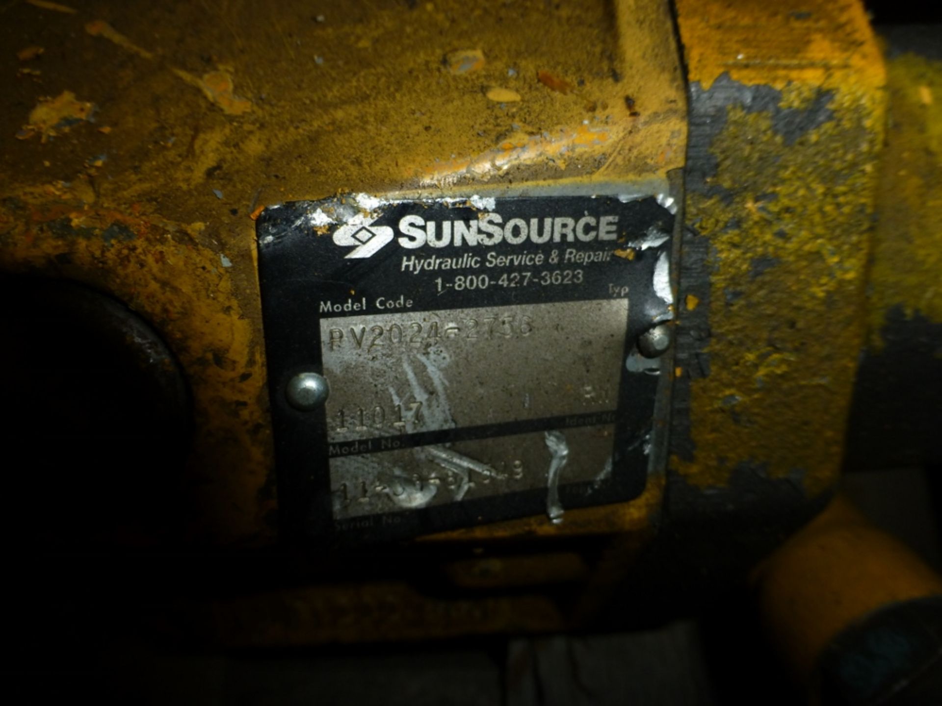 12 various size SunSource hydraulic pumps - Image 4 of 5