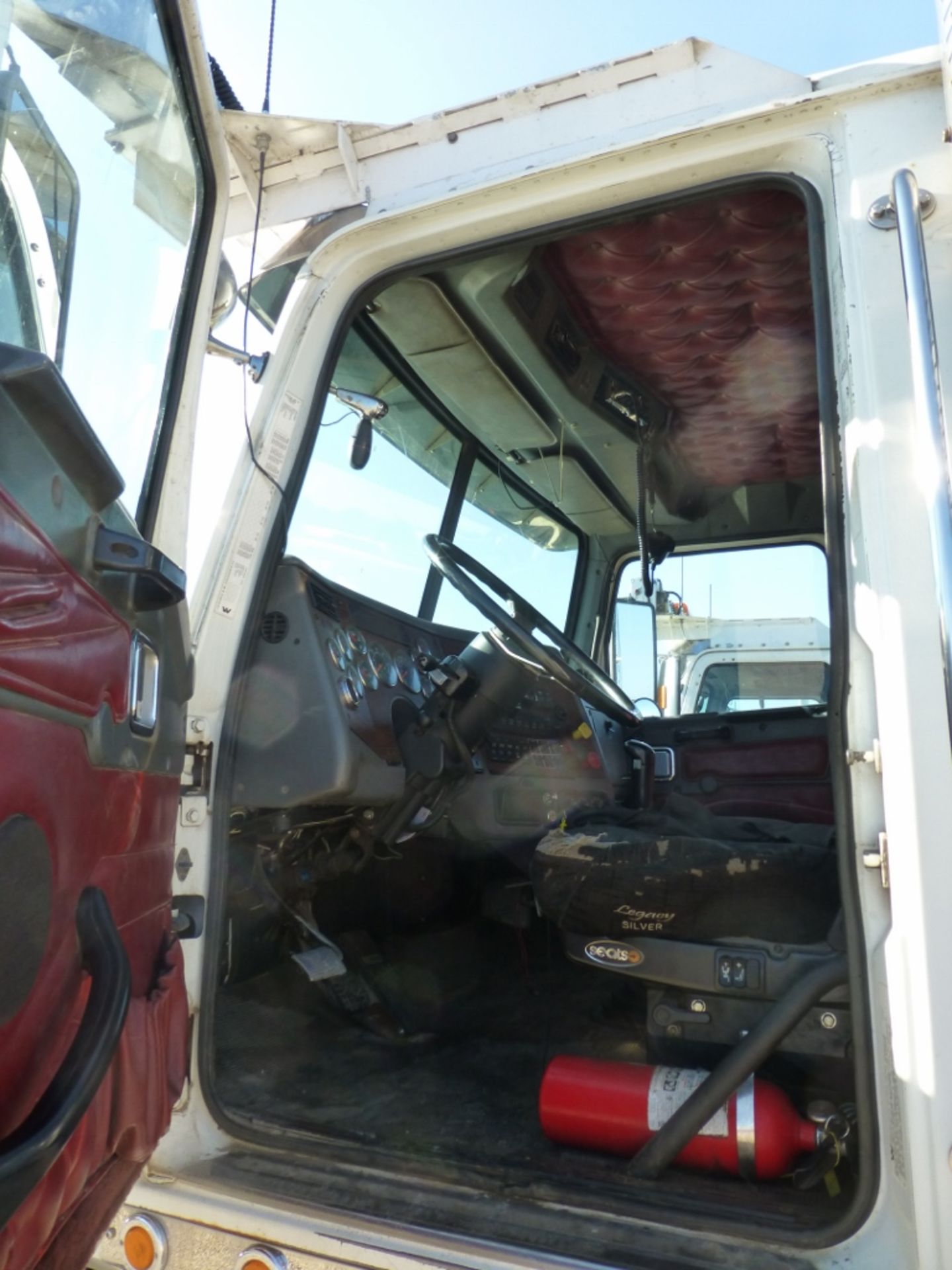 2006 Freightliner Western Star 4900EX, Heavy Haul Day cab, 3 axle, Eaton Fuller H/L 18 spd trans, - Image 8 of 26