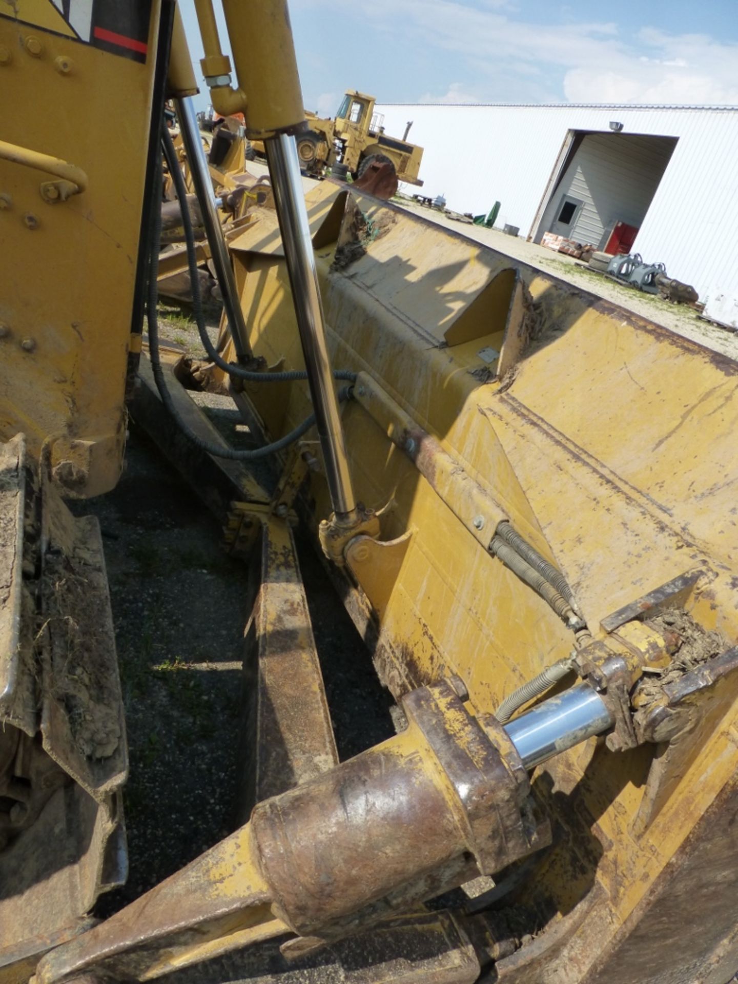 CAT D6H XL Series II, open ROPS, 30" pad. 139" blade. 17736 unverified hours. se:9kj0776 - Image 7 of 17