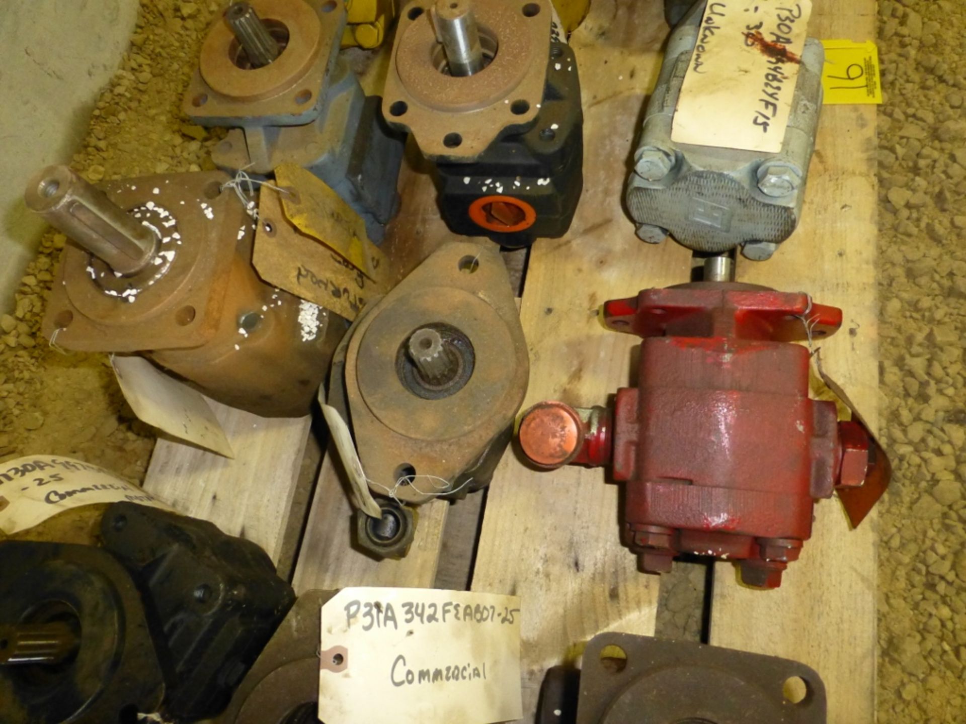 Pallet with 12 assorted hydraulic pumps - Image 4 of 5