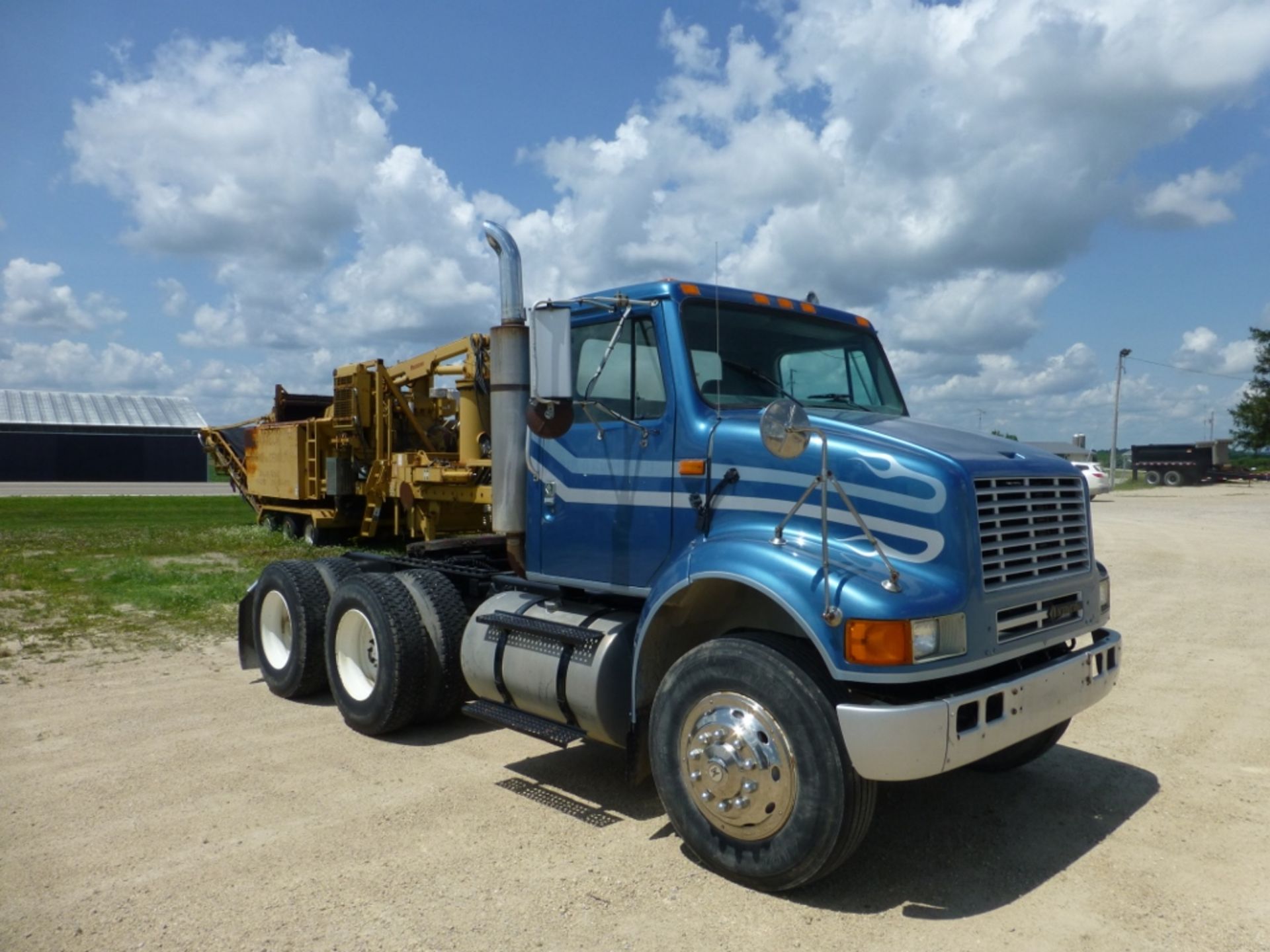 1996 International 8100 6x4 day cab, 9 spd, m-11 cummins, 241,479 mi, unv. Vin:1hshcahr6th281706. - Image 19 of 28