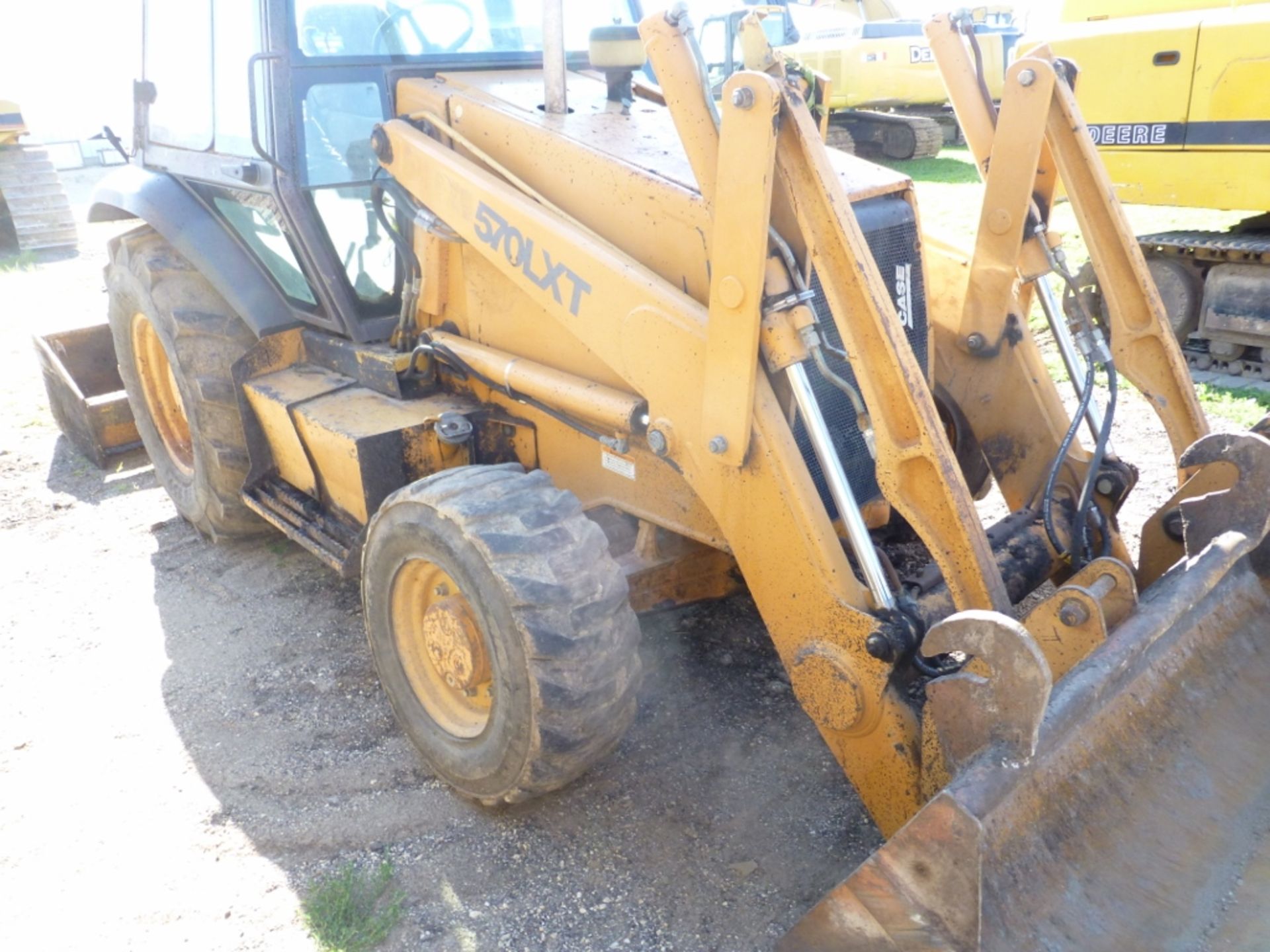Case 570 LXT loader tractor with box scraper, missing left cab door, 8586 unverified hrs, front - Image 11 of 17