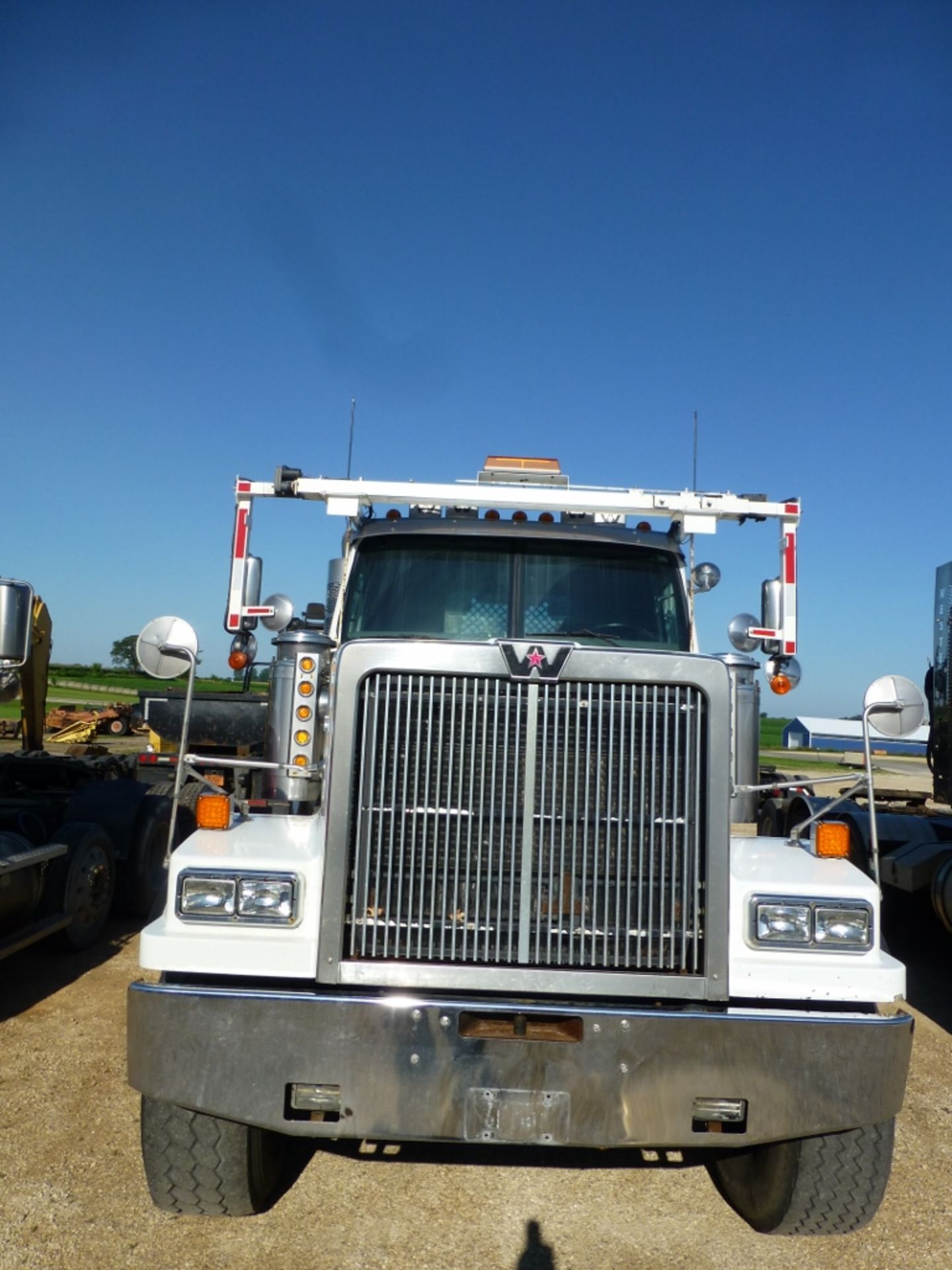 2006 Western Star 4900EX, Heavy haul day cab, 3 axle. 18 spd Eaton Fuller, Detroit ddc60-14.