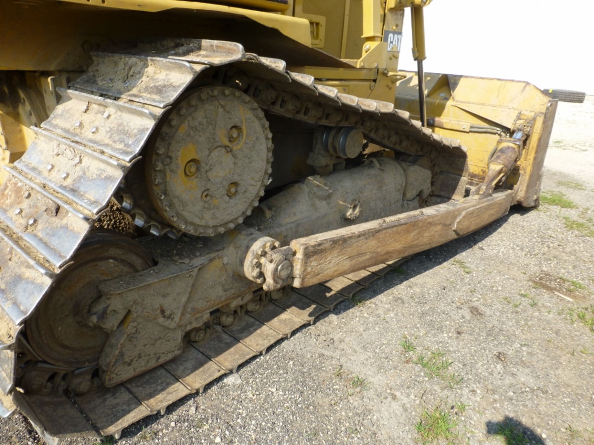 CAT D6H XL Series II, open ROPS, 30" pad. 139" blade. 17736 unverified hours. se:9kj0776 - Image 14 of 17
