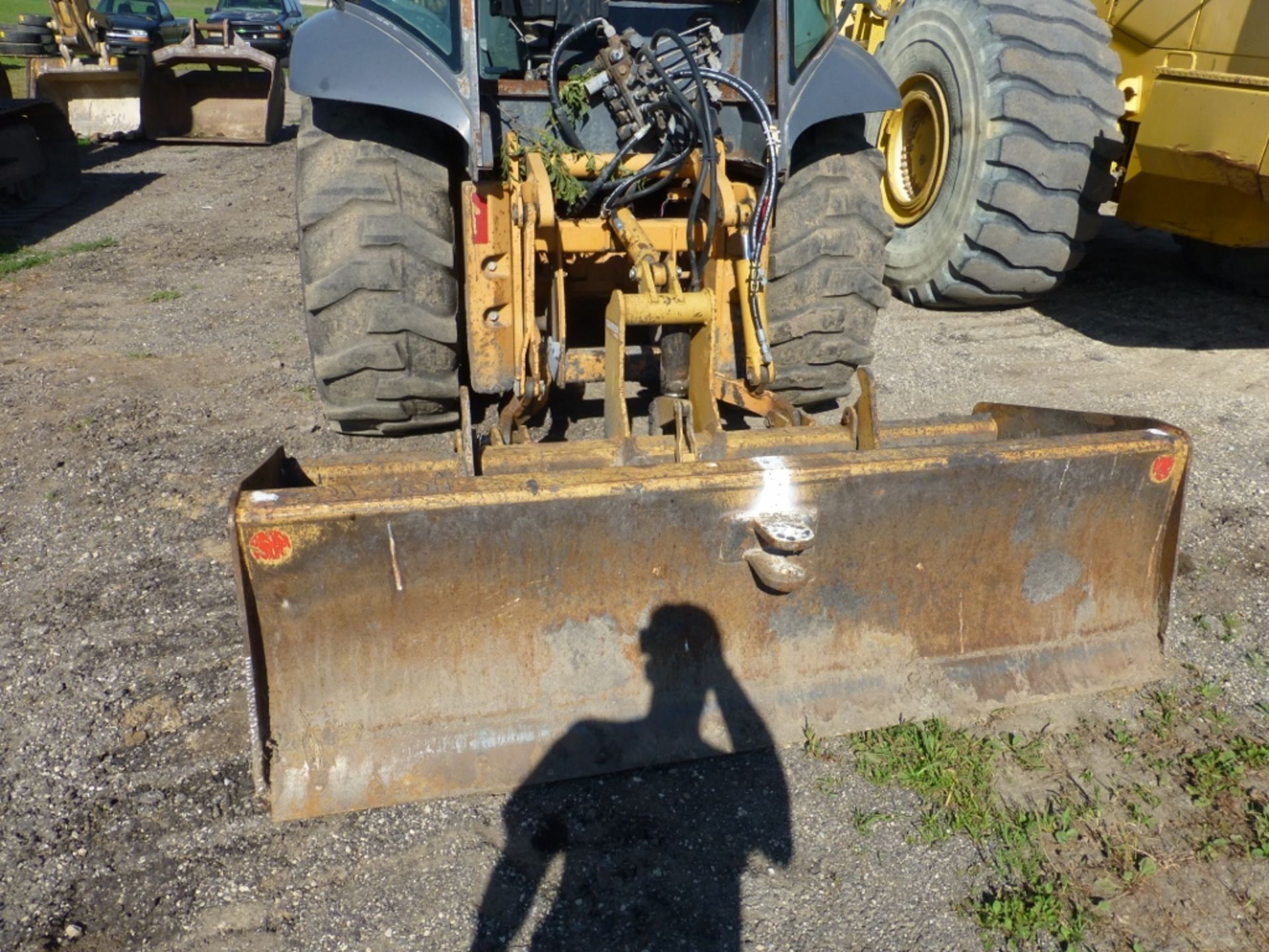 Case 570 LXT loader tractor with box scraper, missing left cab door, 8586 unverified hrs, front - Image 8 of 17