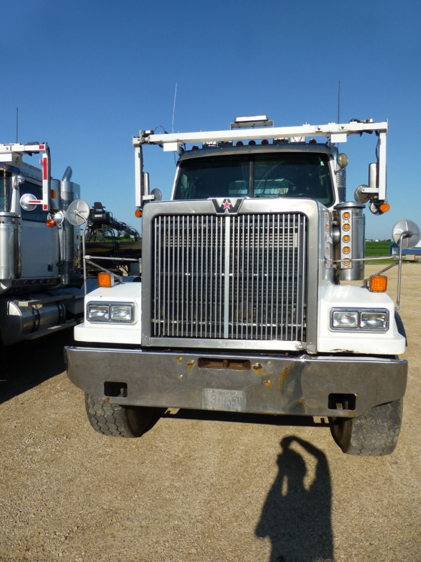 2006 Freightliner Western Star 4900EX, Heavy Haul Day cab, 3 axle, Eaton Fuller H/L 18 spd trans, - Image 2 of 26