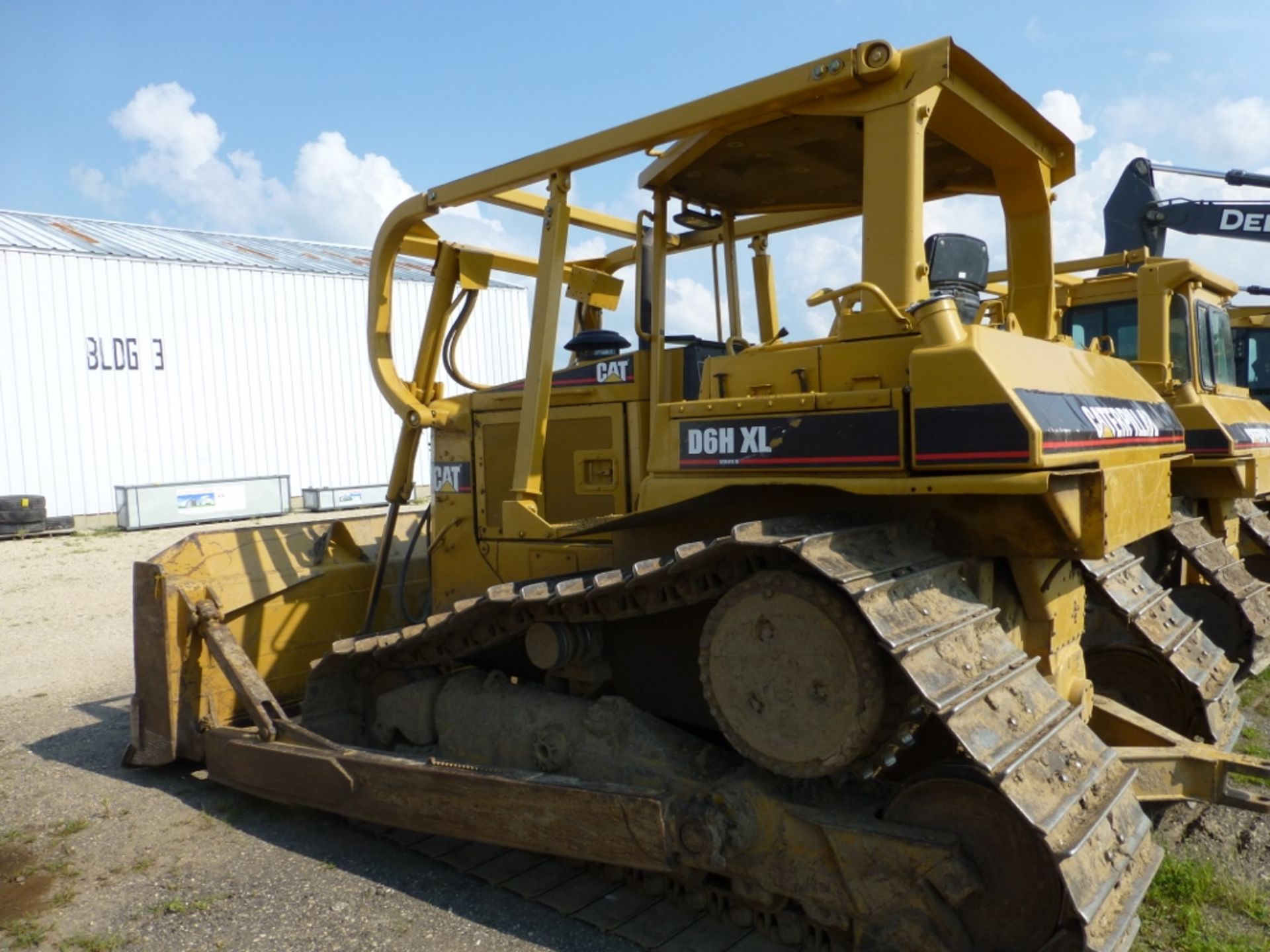 CAT D6H XL Series II, open ROPS, 30" pad. 139" blade. 17736 unverified hours. se:9kj0776 - Image 13 of 17