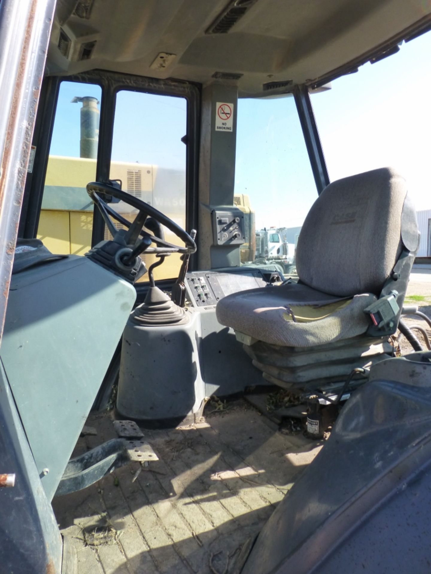 Case 570 LXT loader tractor with box scraper, missing left cab door, 8586 unverified hrs, front - Image 5 of 17