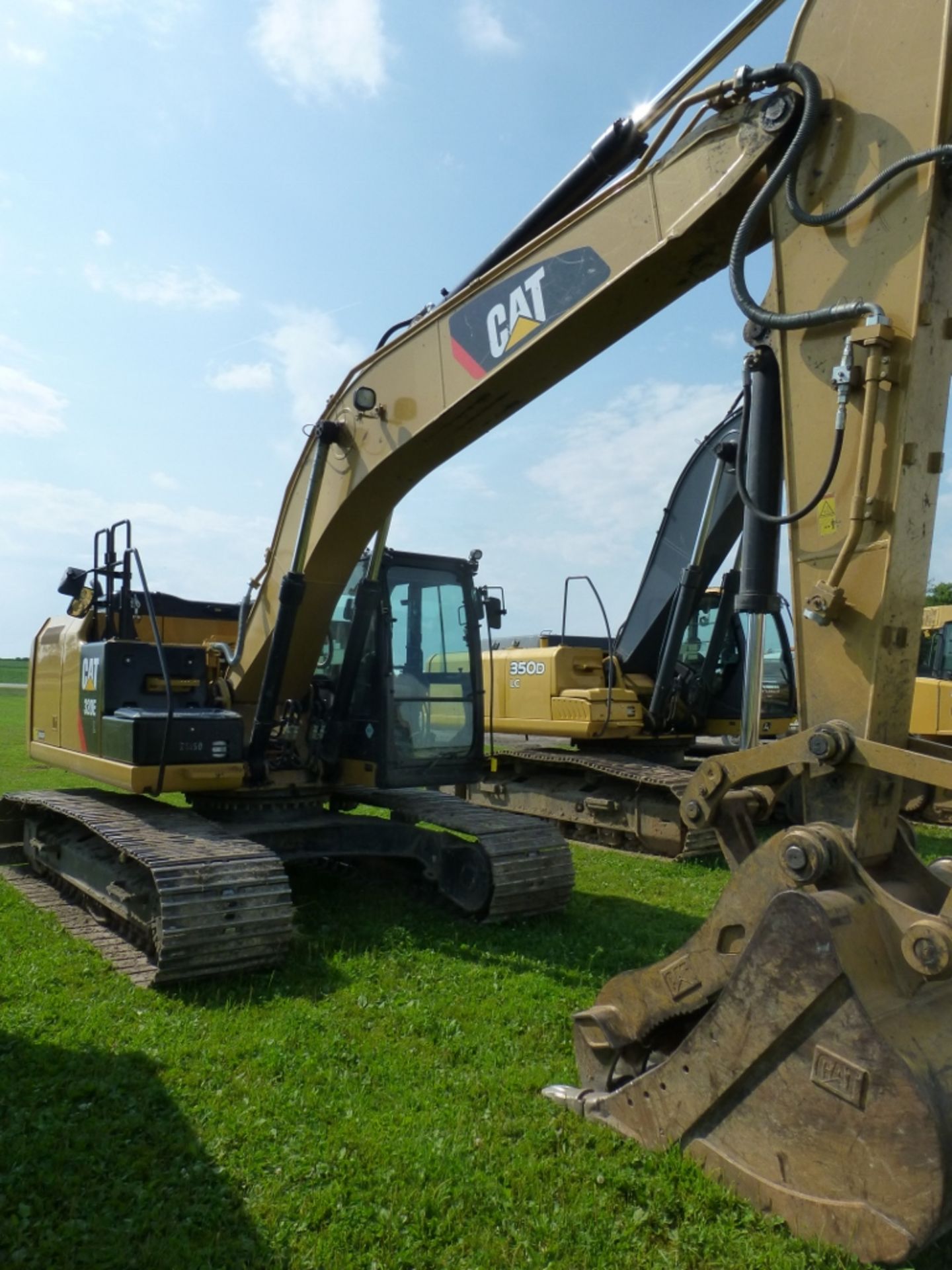 2014 CAT 320EL excavator with hydraulic thumb and aux. hydraulics. 31" pads. 1,547 unverified hours.