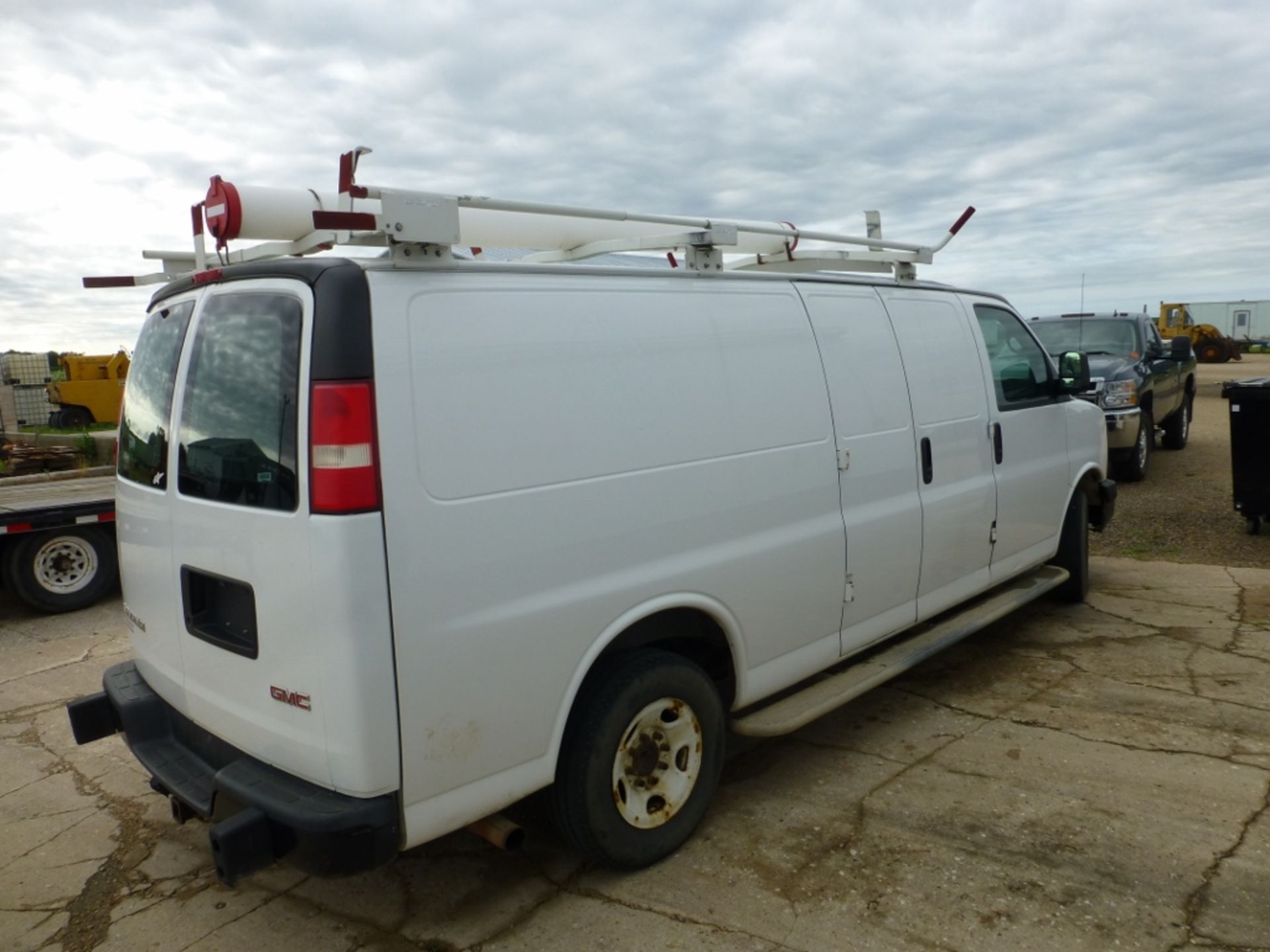 2008 GMC Cargo van, with shelf drawer units, automatic, a.c., manual windows, 254,605 unverified - Image 17 of 22