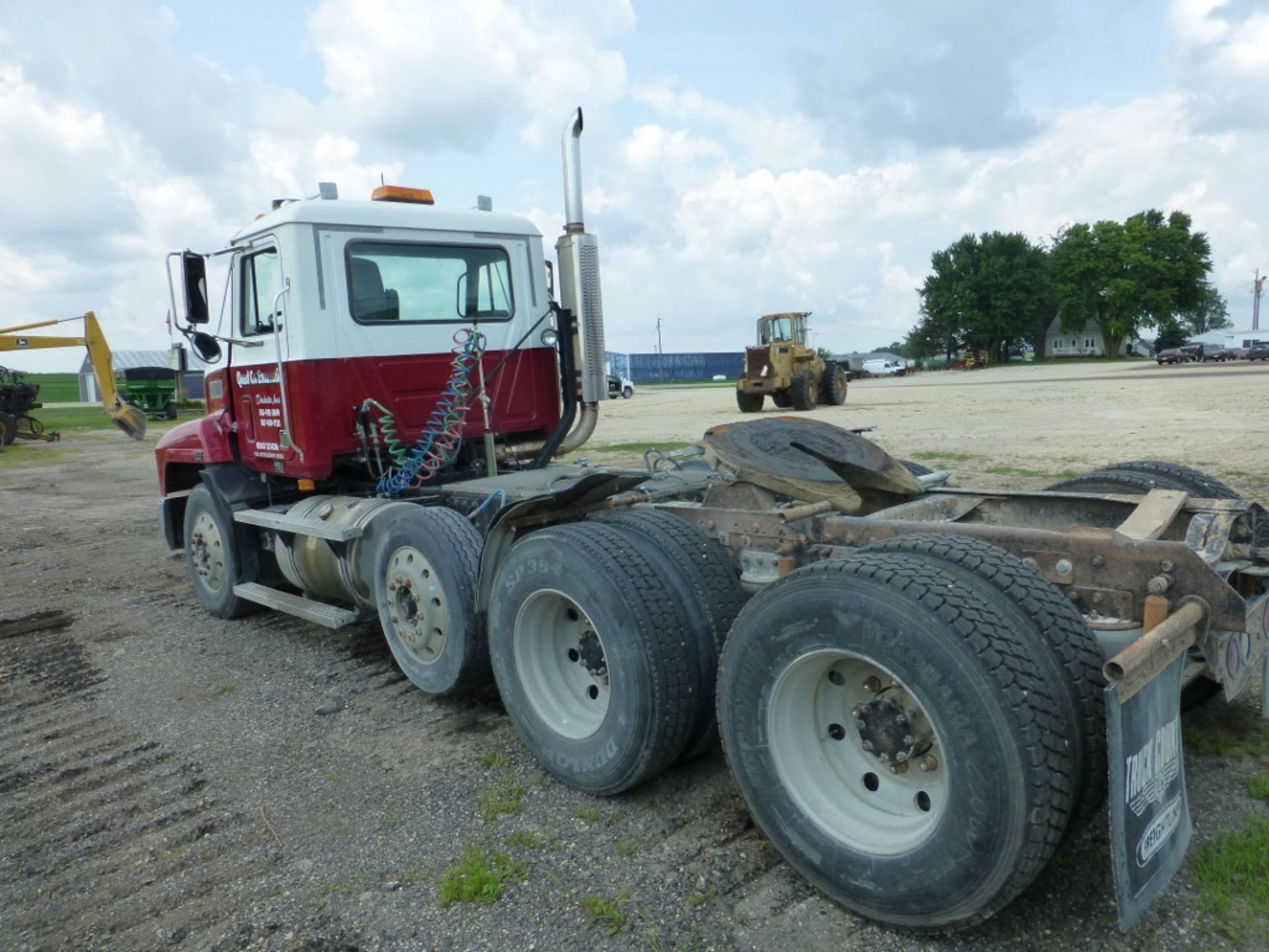 2000 Mack Truck Country 613CH, 3 axle, day cab, MaxiTorque T2090 9spd trans, Mack 335hp engine. E7- - Image 16 of 25