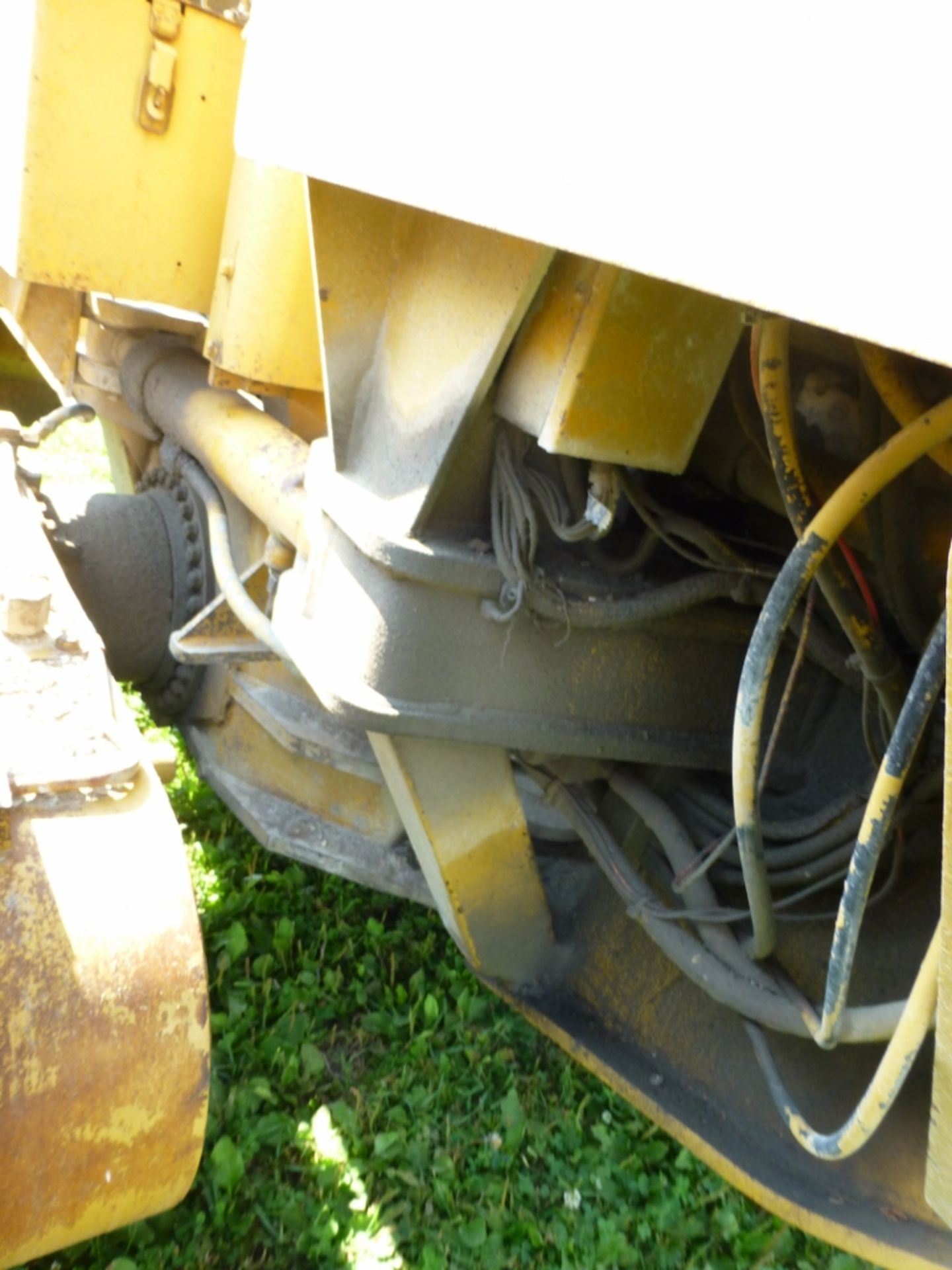 Caterpillar 120G motor grader with 13'10" moldboard se:87v871. Power shift. 7720 unverified hrs. - Image 9 of 27