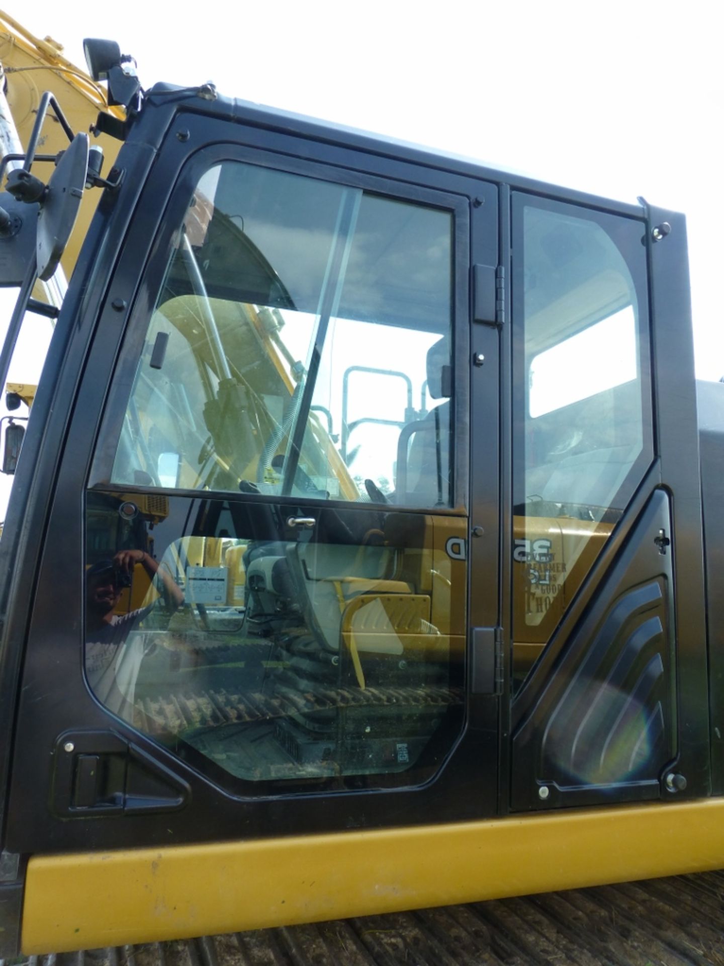 2014 CAT 320EL excavator with hydraulic thumb and aux. hydraulics. 31" pads. 1,547 unverified hours. - Image 13 of 36