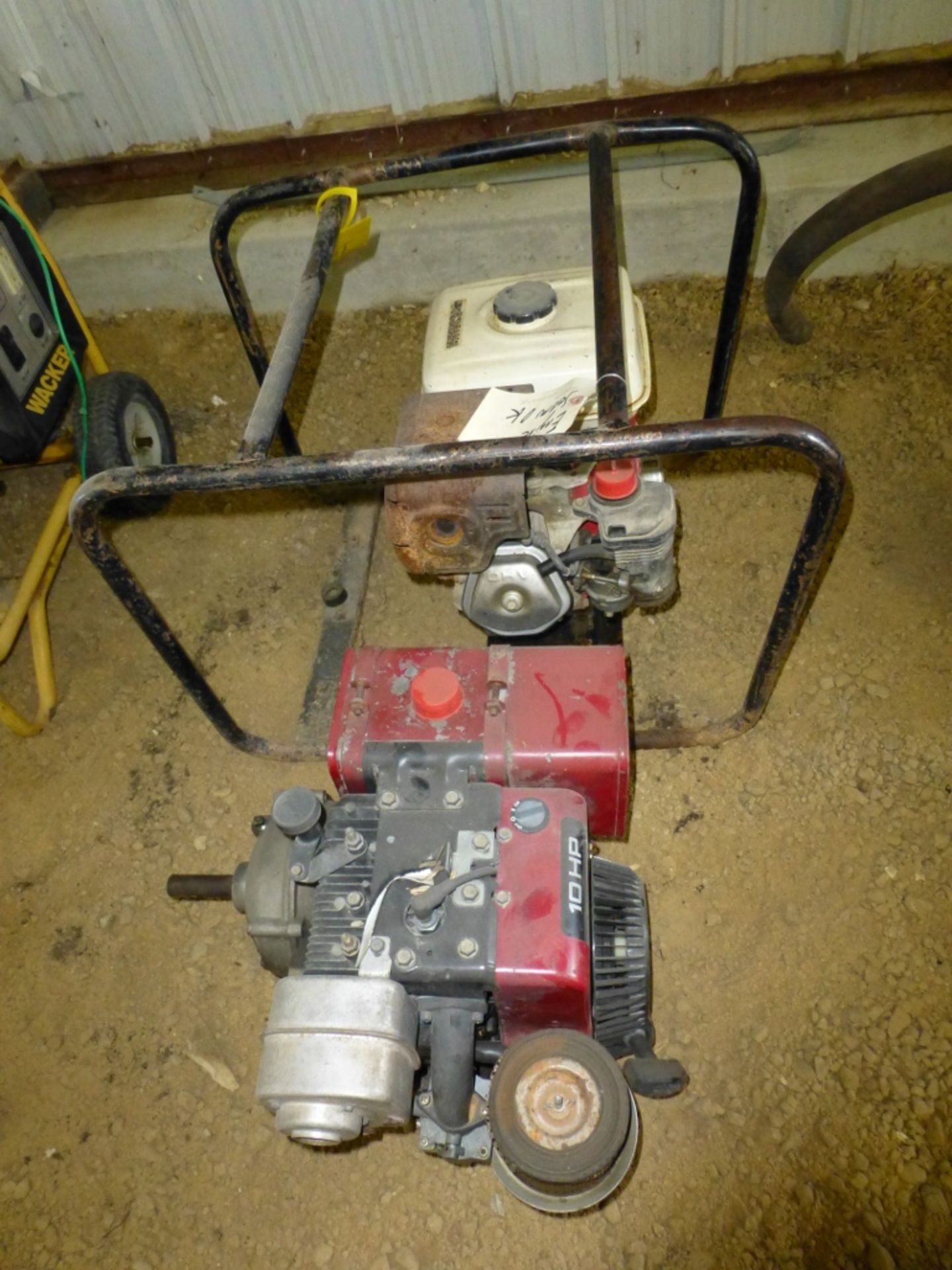 10hp Briggs industrial engine and engine in carrier crate, missing parts