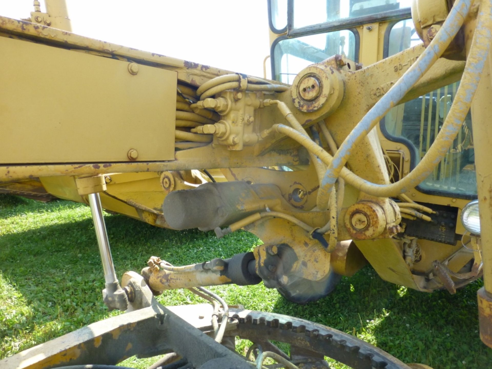 Caterpillar 120G motor grader with 13'10" moldboard se:87v871. Power shift. 7720 unverified hrs. - Image 18 of 27