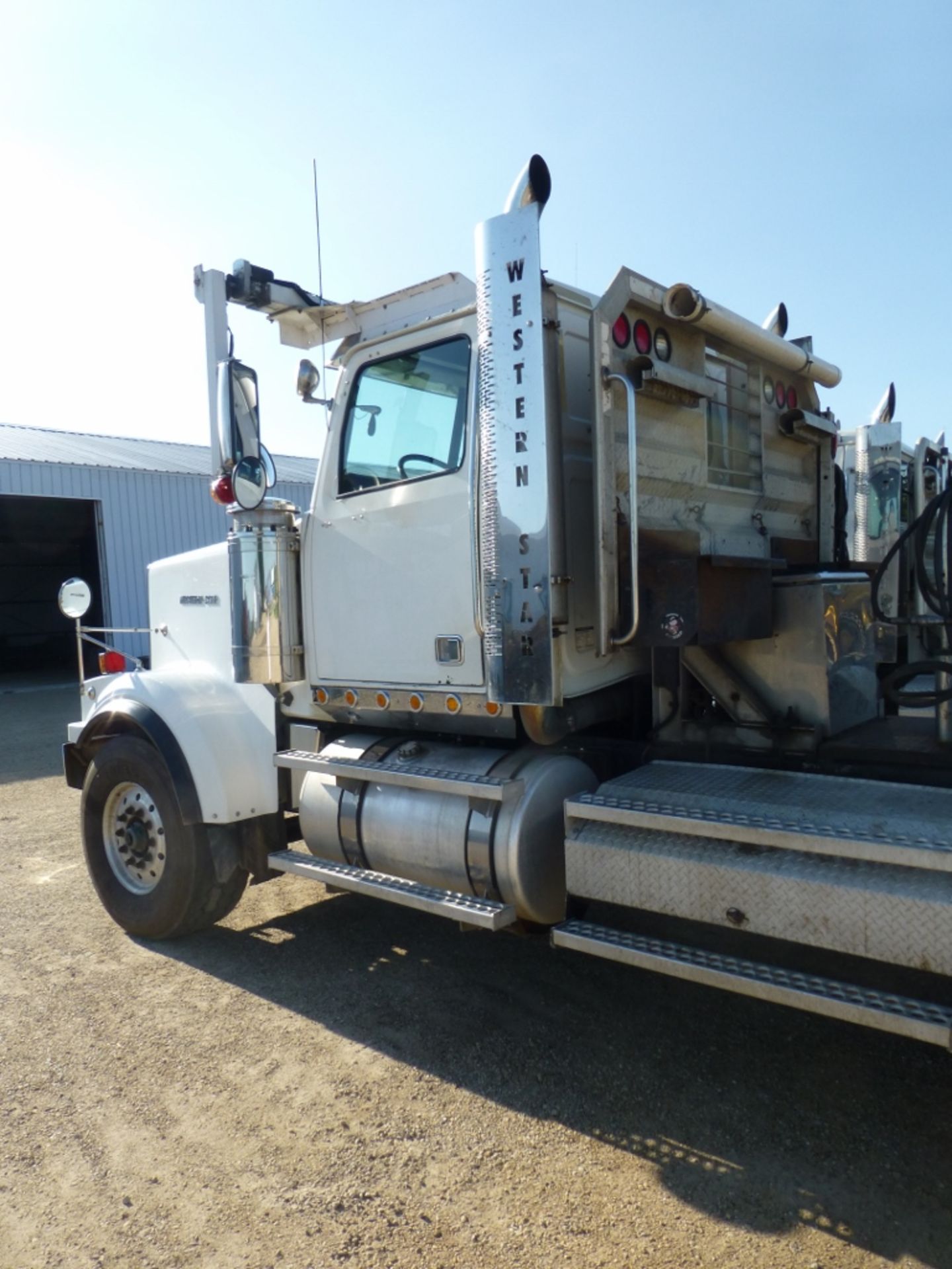 2006 Freightliner Western Star 4900EX, Heavy Haul Day cab, 3 axle, Eaton Fuller H/L 18 spd trans, - Image 7 of 26