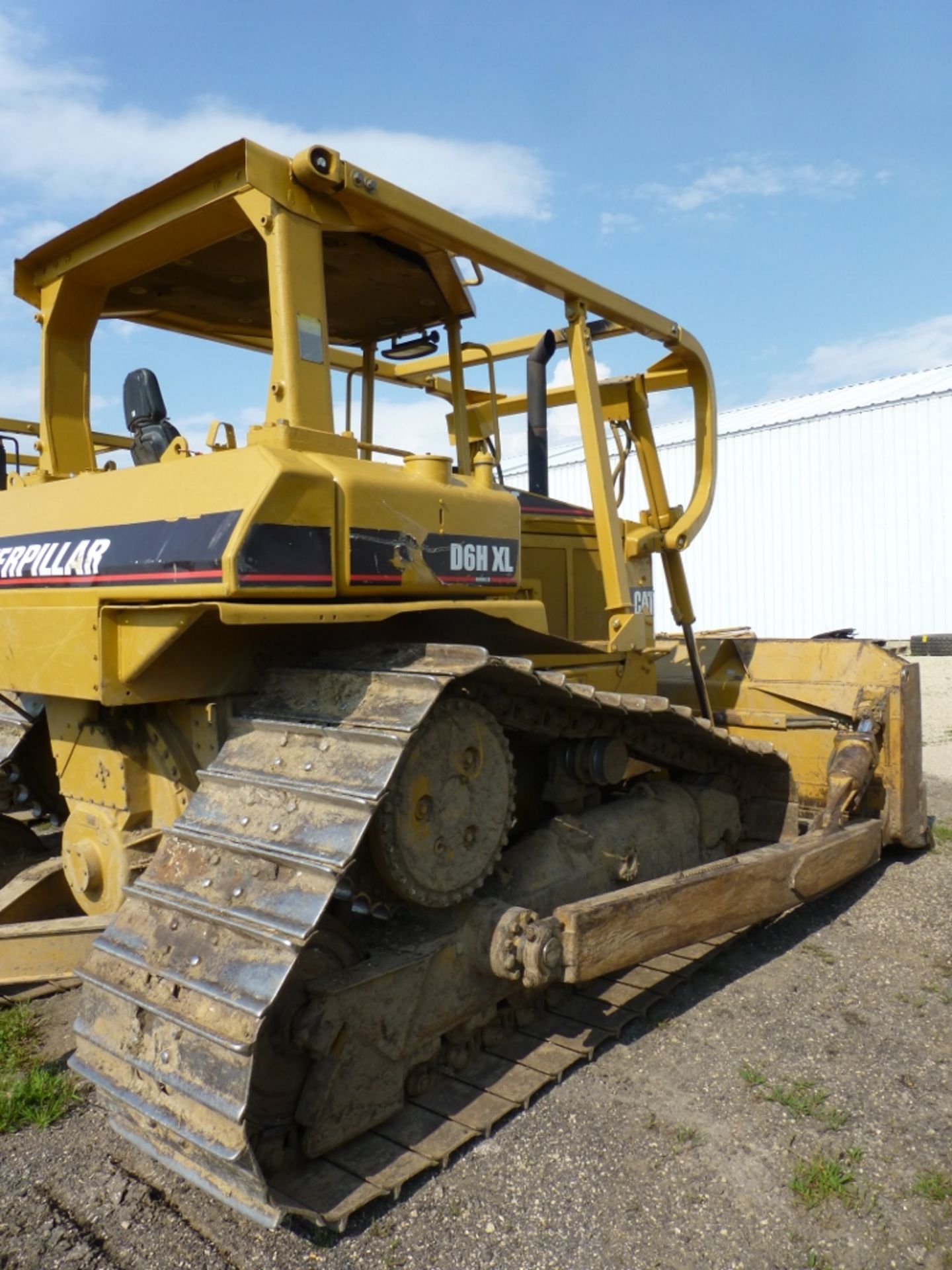 CAT D6H XL Series II, open ROPS, 30" pad. 139" blade. 17736 unverified hours. se:9kj0776 - Image 6 of 17