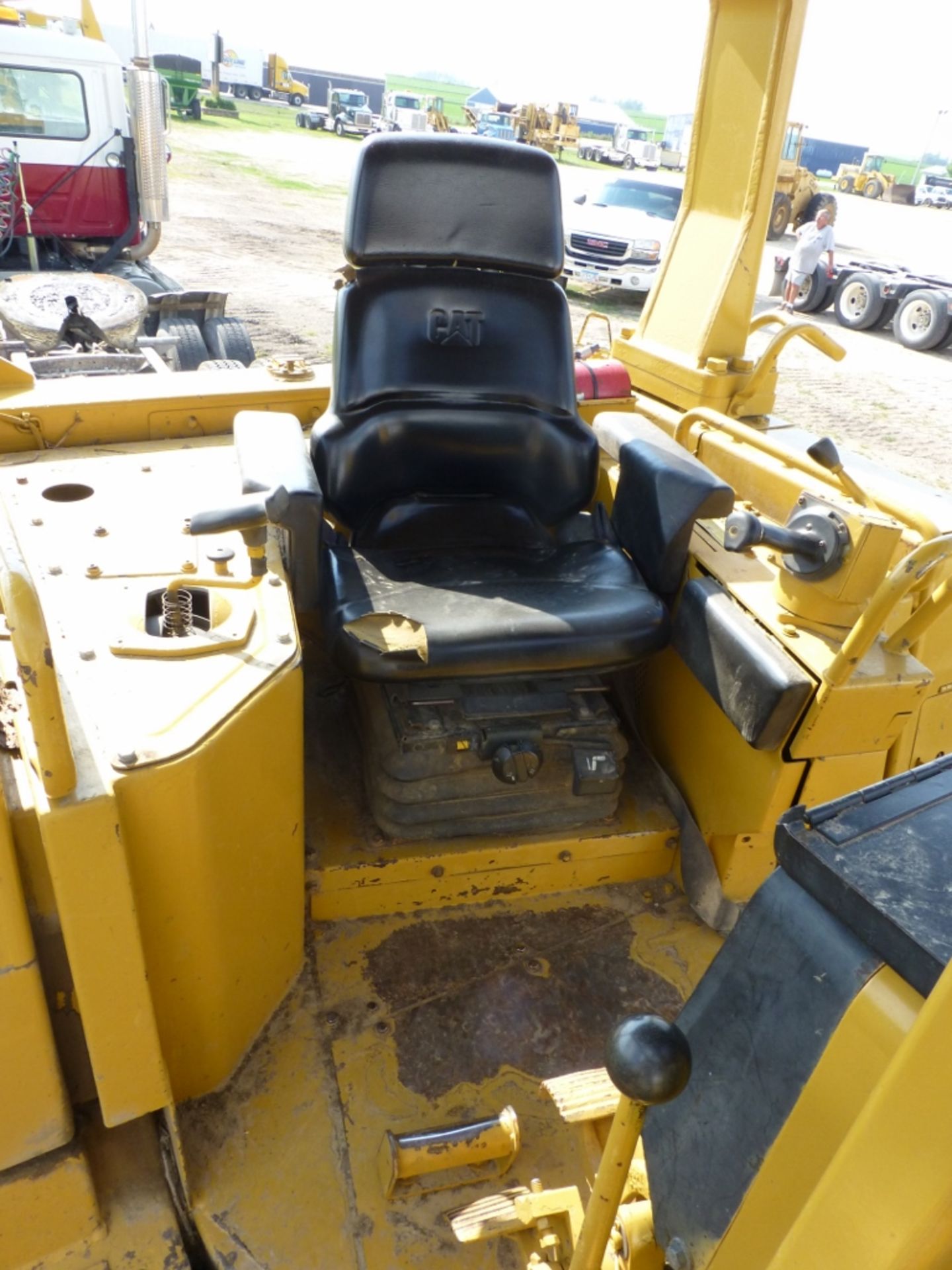 CAT D6H XL Series II, open ROPS, 30" pad. 139" blade. 17736 unverified hours. se:9kj0776 - Image 8 of 17