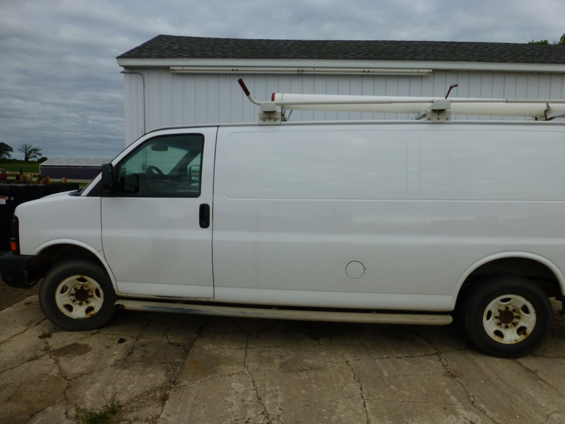 2008 GMC Cargo van, with shelf drawer units, automatic, a.c., manual windows, 254,605 unverified - Image 22 of 22