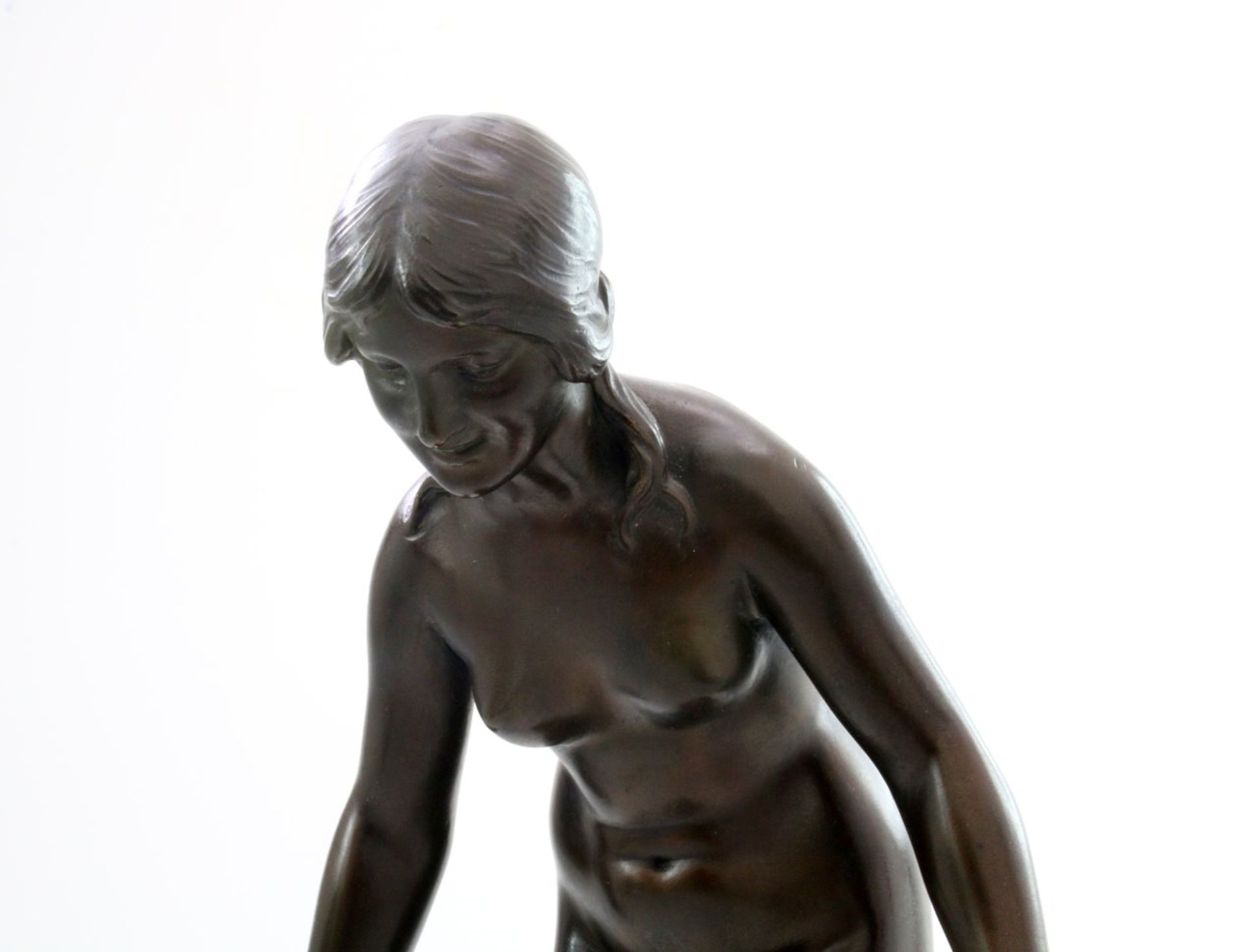 Bronzefigur "Frauenakt auf Schildkröte" - R. D. Fabricius (1863-1923) Fein gearbeitete - Bild 4 aus 6