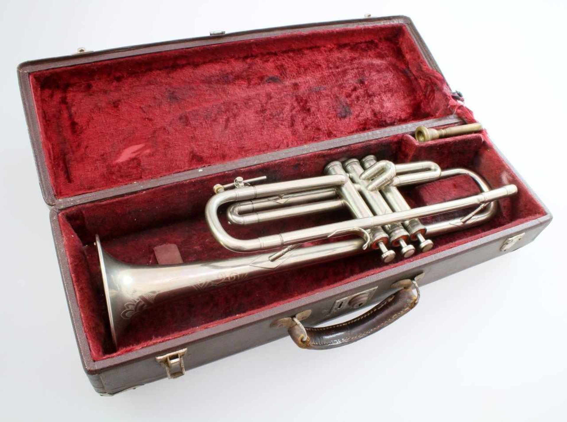 Trompete im Koffer Vernickelter Korpus, drei Ventile, Wasserklappe, gemarkt "RM" und nummeriert " - Bild 5 aus 6