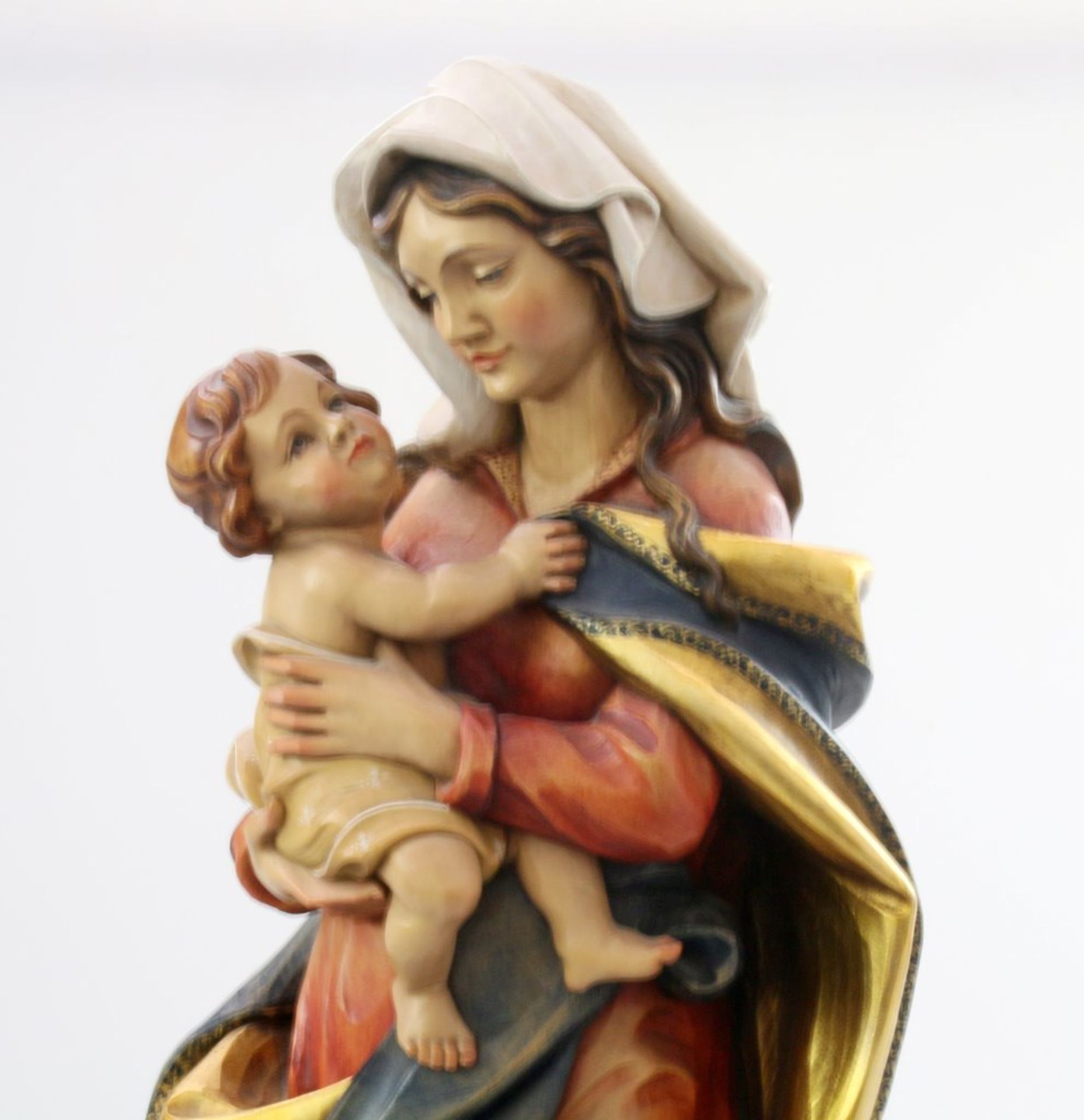 Holzschnitzerei "Madonna mit Kind" Detaillierte Arbeit, polychrom und goldstaffiert, Madonna im - Bild 5 aus 6