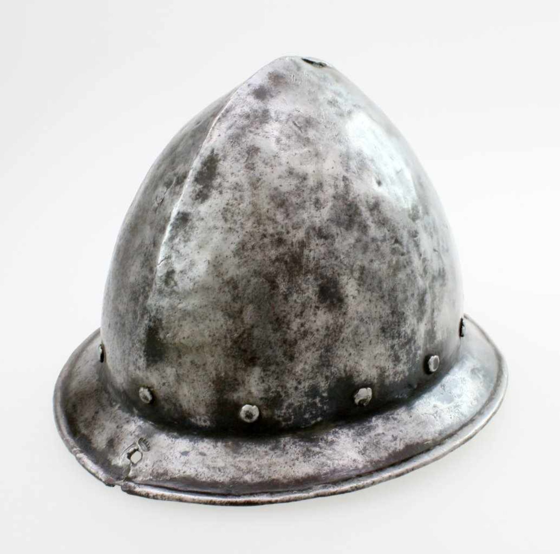 Birnhelm-Schützenhaube deutsch um 1580 Einteilig geschmiedete, gegratete Glocke, angedeuteter