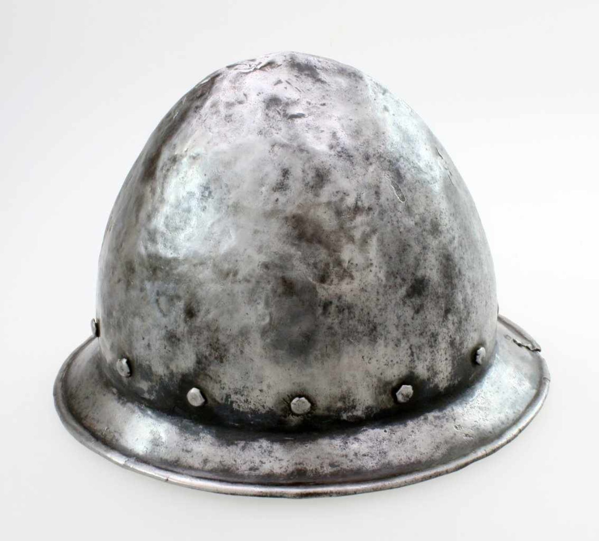 Birnhelm-Schützenhaube deutsch um 1580 Einteilig geschmiedete, gegratete Glocke, angedeuteter - Bild 3 aus 4