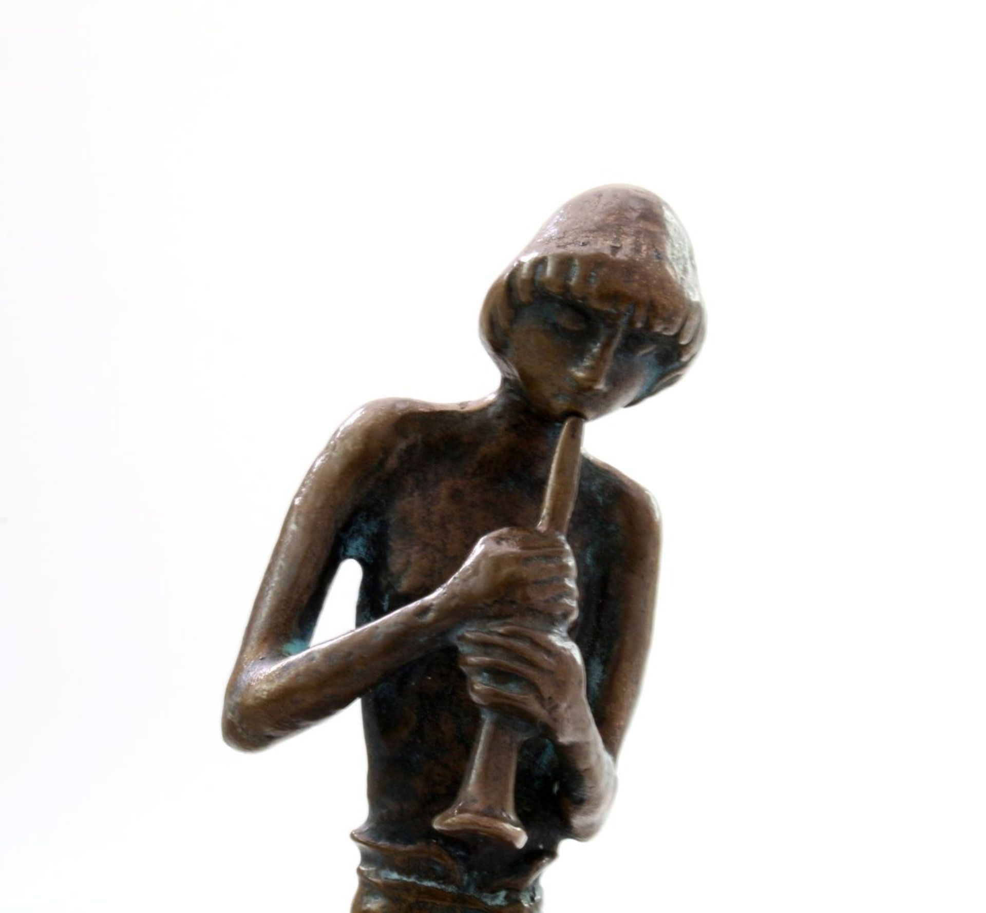 Bronzefigur "Der Flötenspieler" - Luise Kött-Gärtner (*1953) Skulptur im Sandgussverfahren, von Hand - Bild 5 aus 5