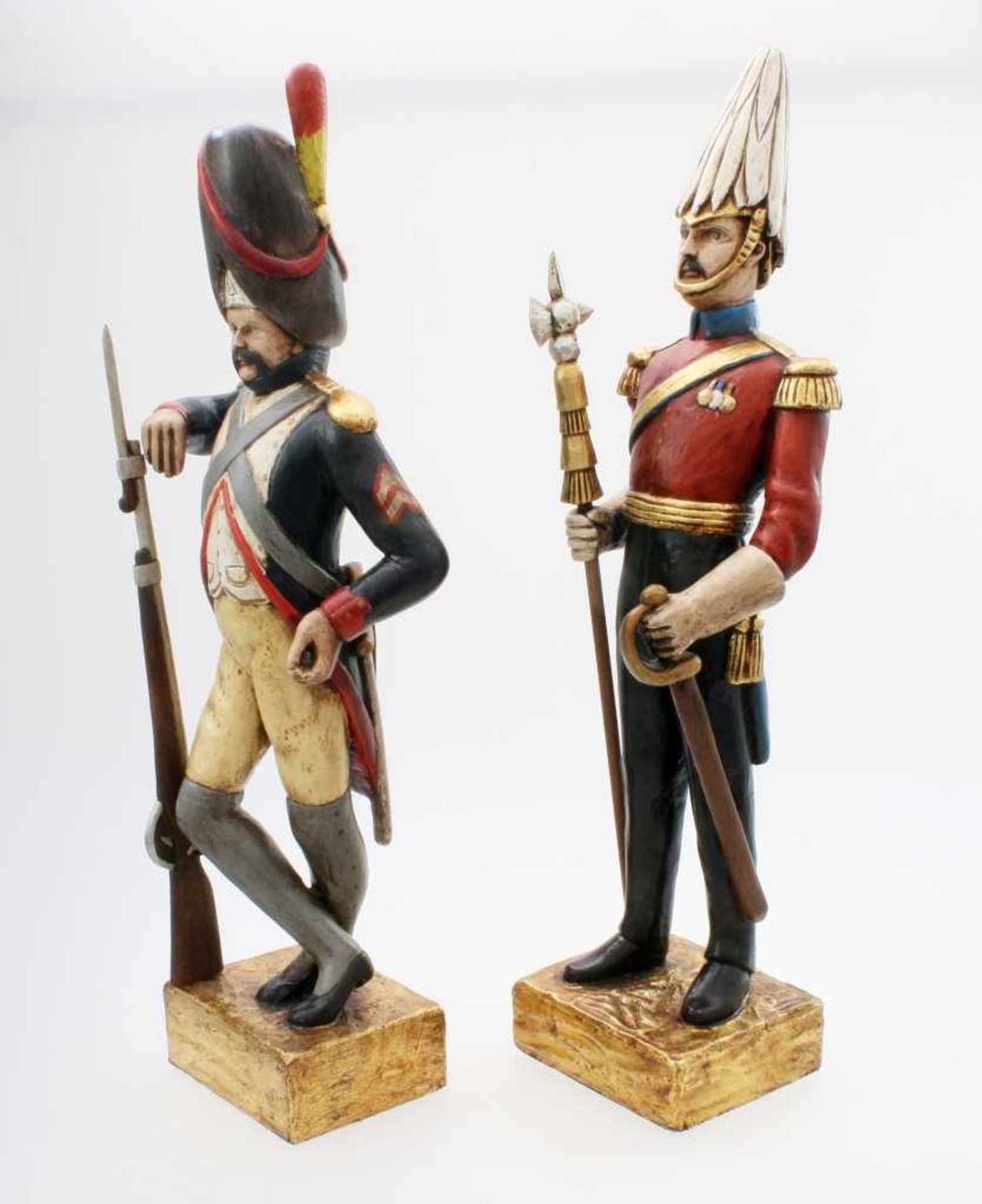 Holzschnitzerei - 2 Soldaten Englischer und französischer Soldat, beide auf quadratischer, - Bild 2 aus 5
