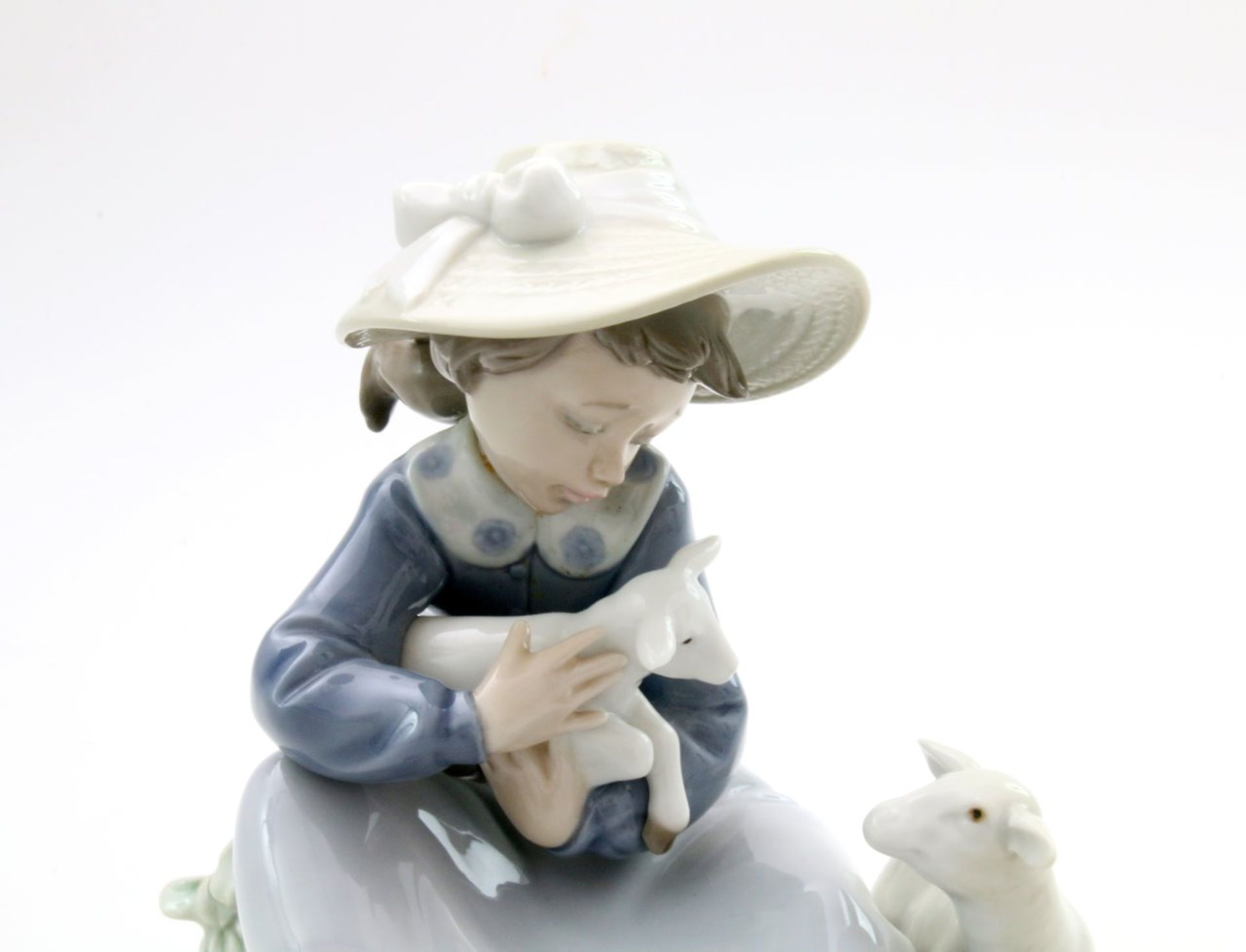 Lladro-Figur "Mädchen mit Lämmern" Nr. 5469, Bestzustand, Form von 1988, Höhe 16 cm. - Bild 6 aus 7