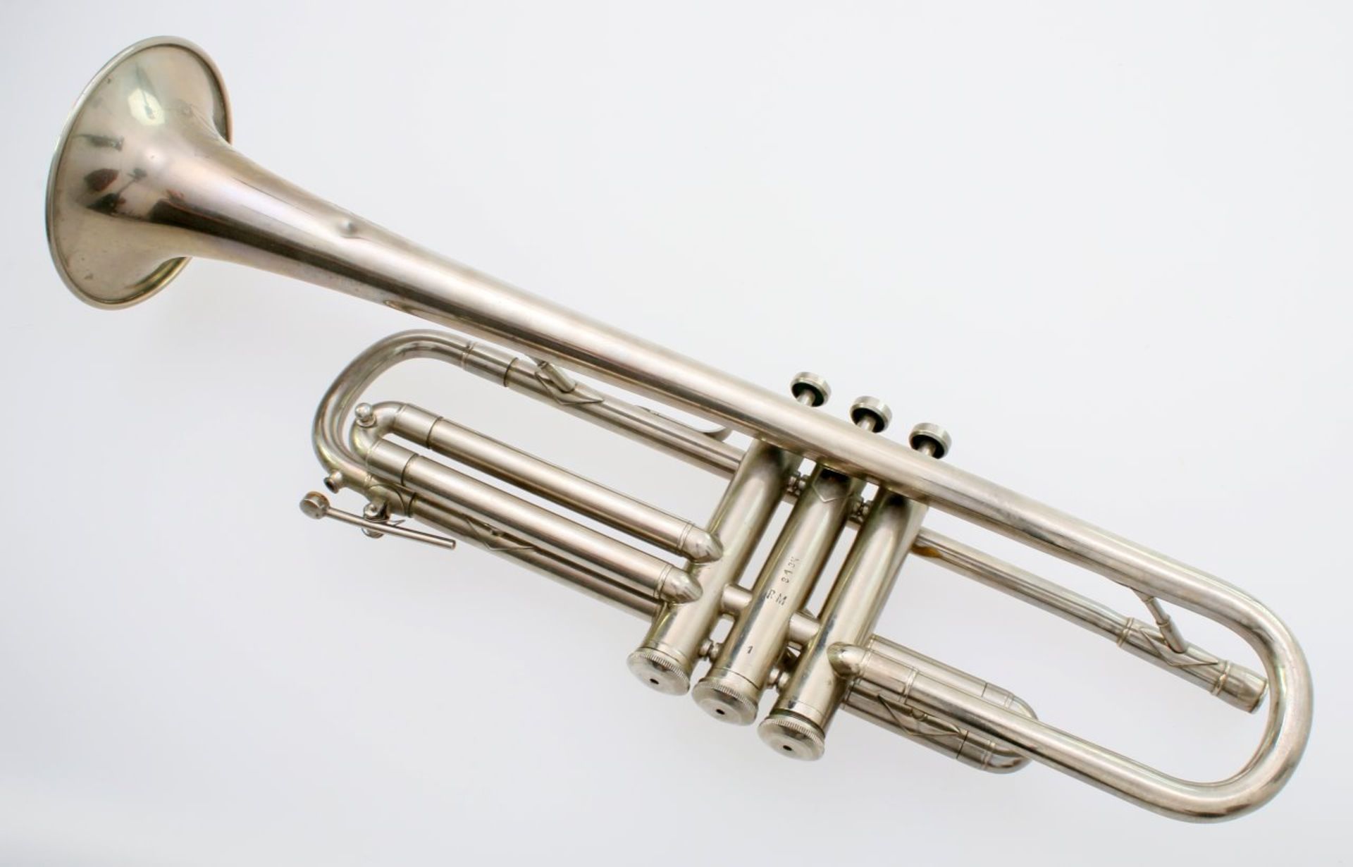 Trompete im Koffer Vernickelter Korpus, drei Ventile, Wasserklappe, gemarkt "RM" und nummeriert " - Bild 2 aus 6