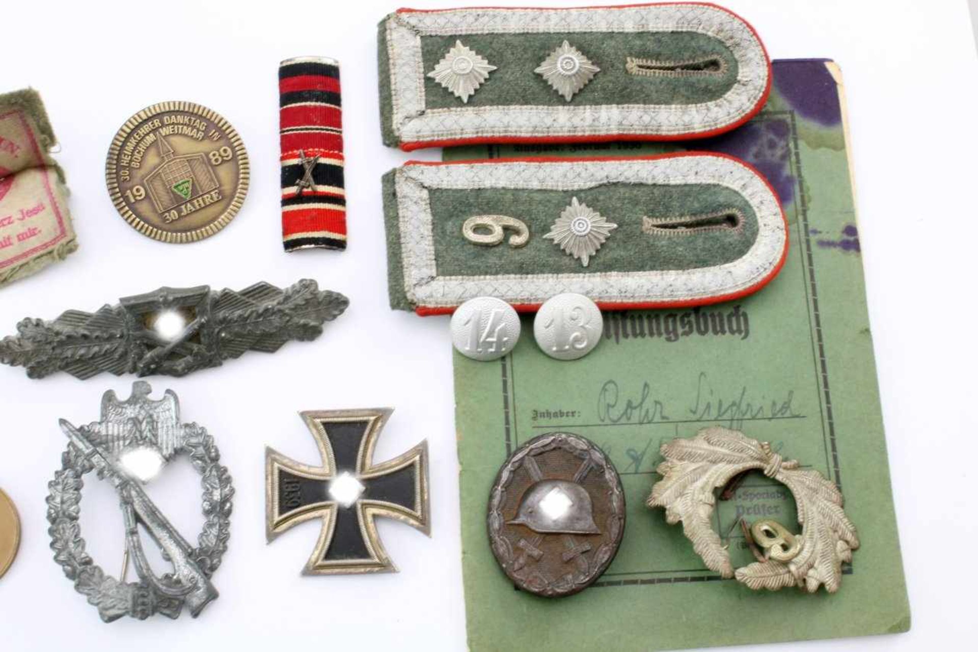 3. Reich - Militärischer Nachlass Orden, Schulterstücke etc. Inf. Sturmabz. Silber, flache - Bild 2 aus 3