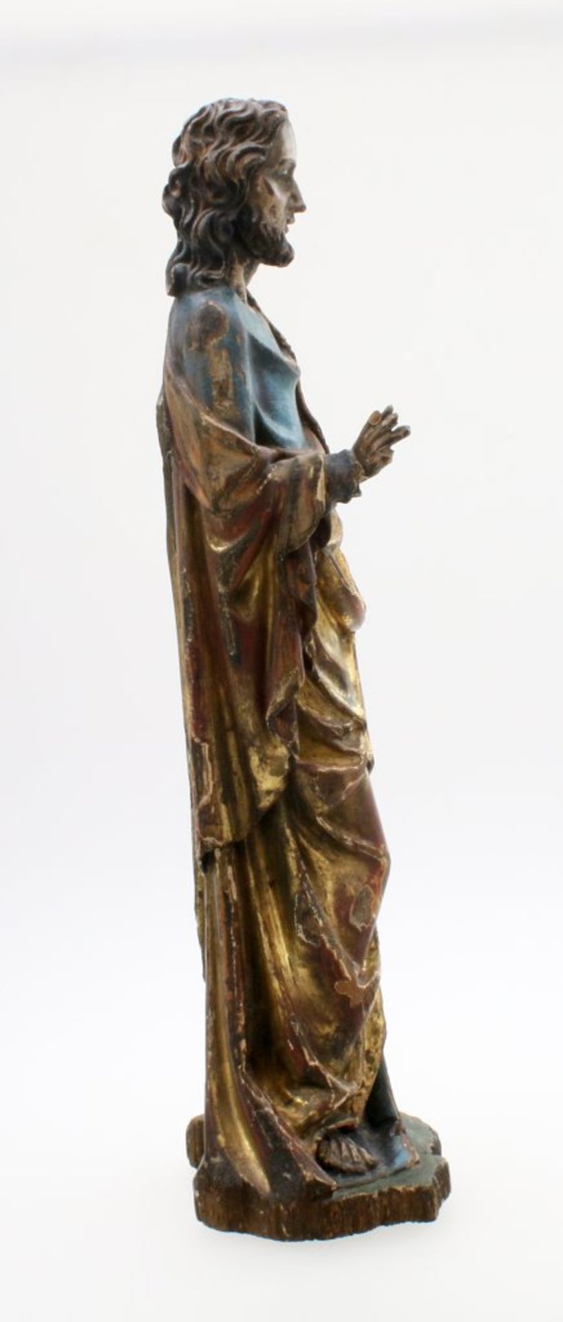 Apostelfigur im Stil um 1430 Auf Naturplinthe stehender Heiliger, über dem blau gefassten Gewand - Image 4 of 5