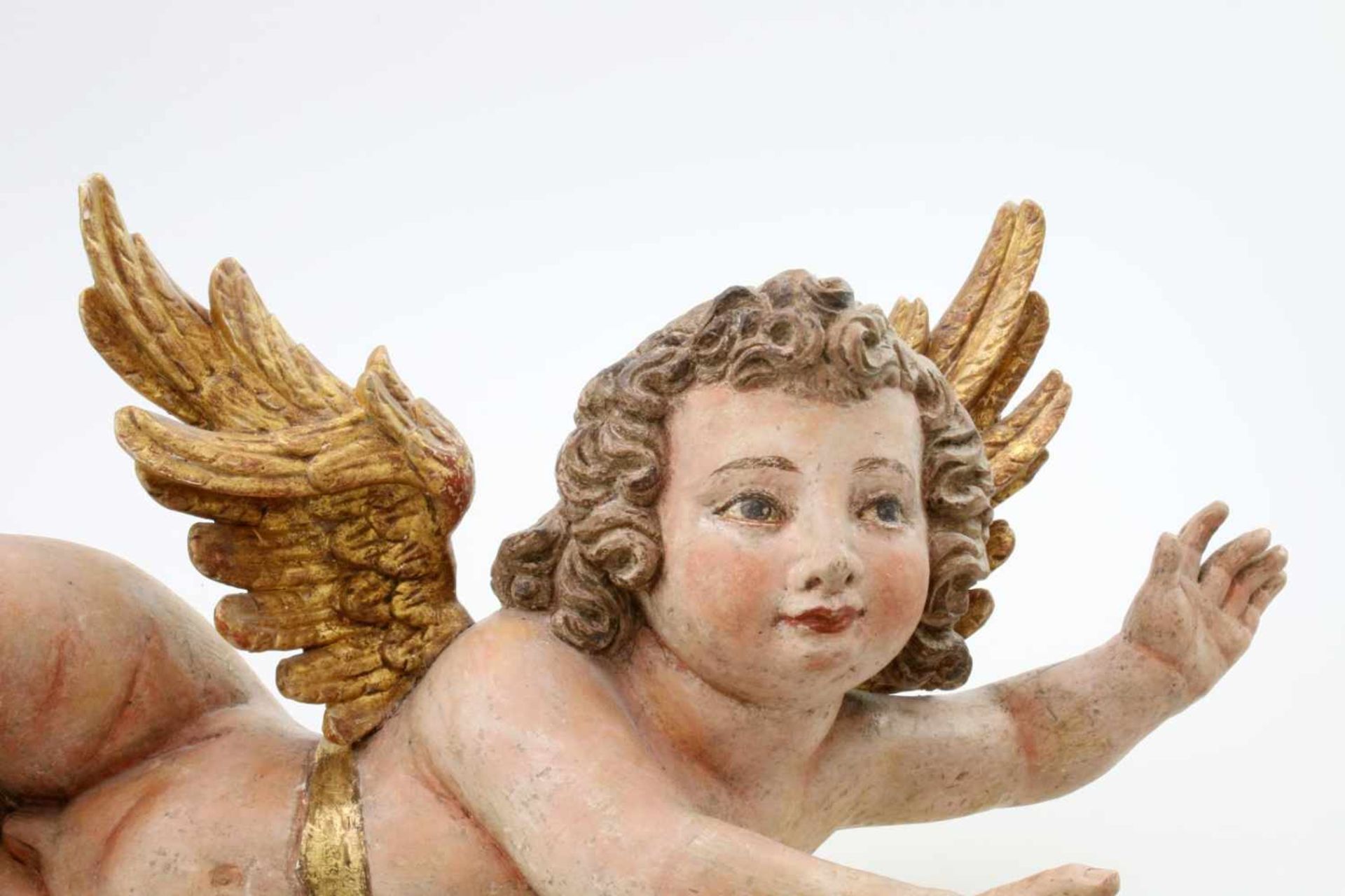 Barockengel 18. Jahrhundert Holzschnitzerei, polychrom gefasst und Flügel goldstaffiert, Figur - Bild 2 aus 3