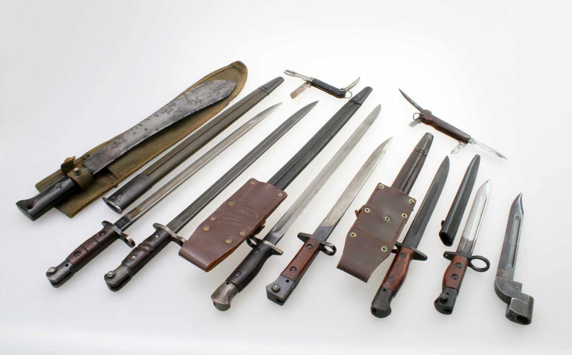 1. + 2. Weltkrieg USA / GB - 10 Teile - Bajonette No. 1 Mark III, P17 etc., Jack Knifes, Machete - Image 5 of 8