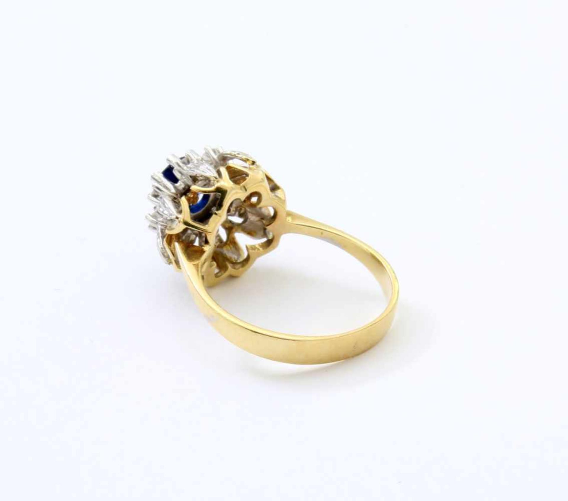 Gelbgold- /Weißgold-Ring mit Brillanten und Safir GG/WG 585, mittig tiefblauer Safir im - Bild 4 aus 4
