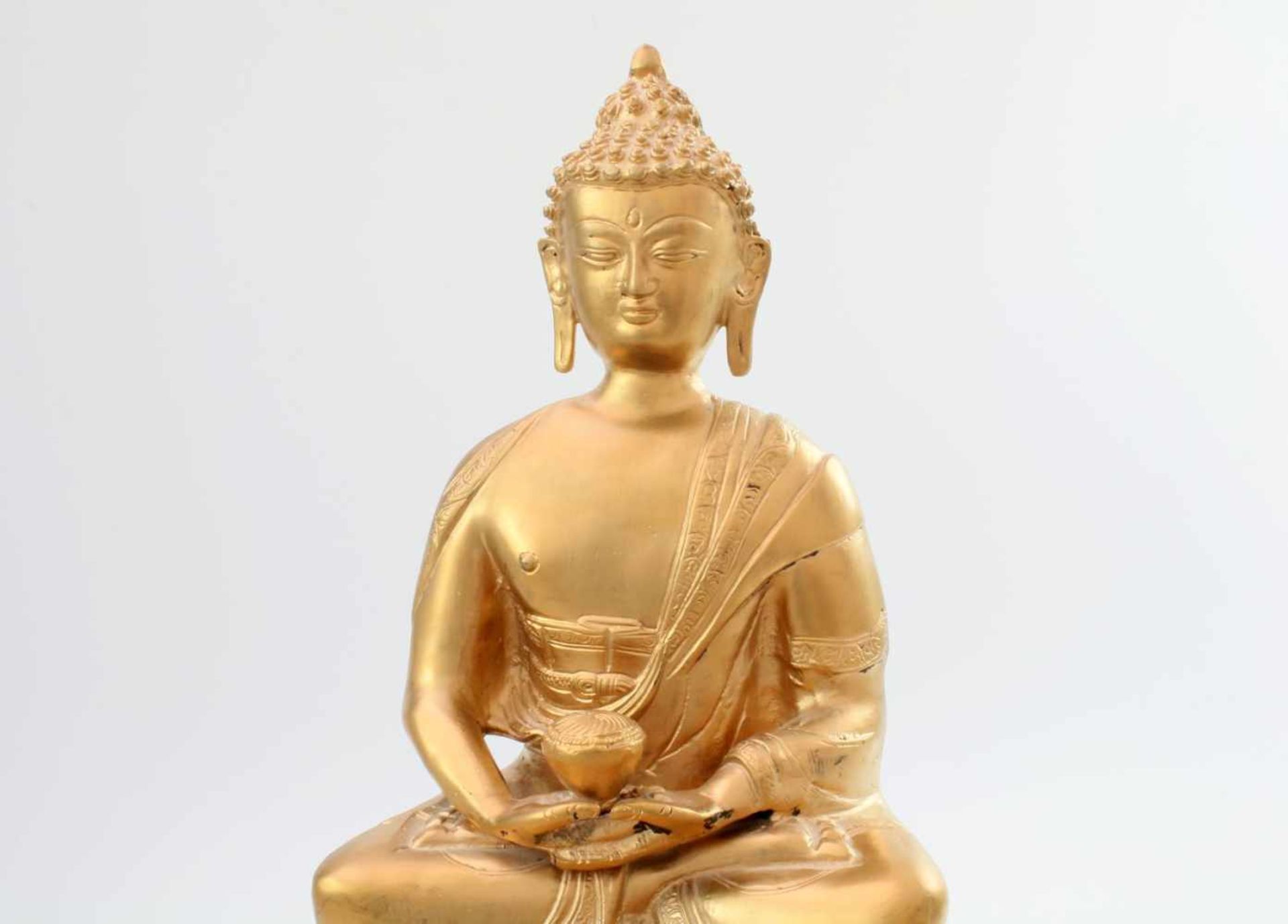 Buddha - Indien Meditierender Buddha, Teeschale in den Händen, auf ovalem Sockel mit umlaufendem - Bild 5 aus 5