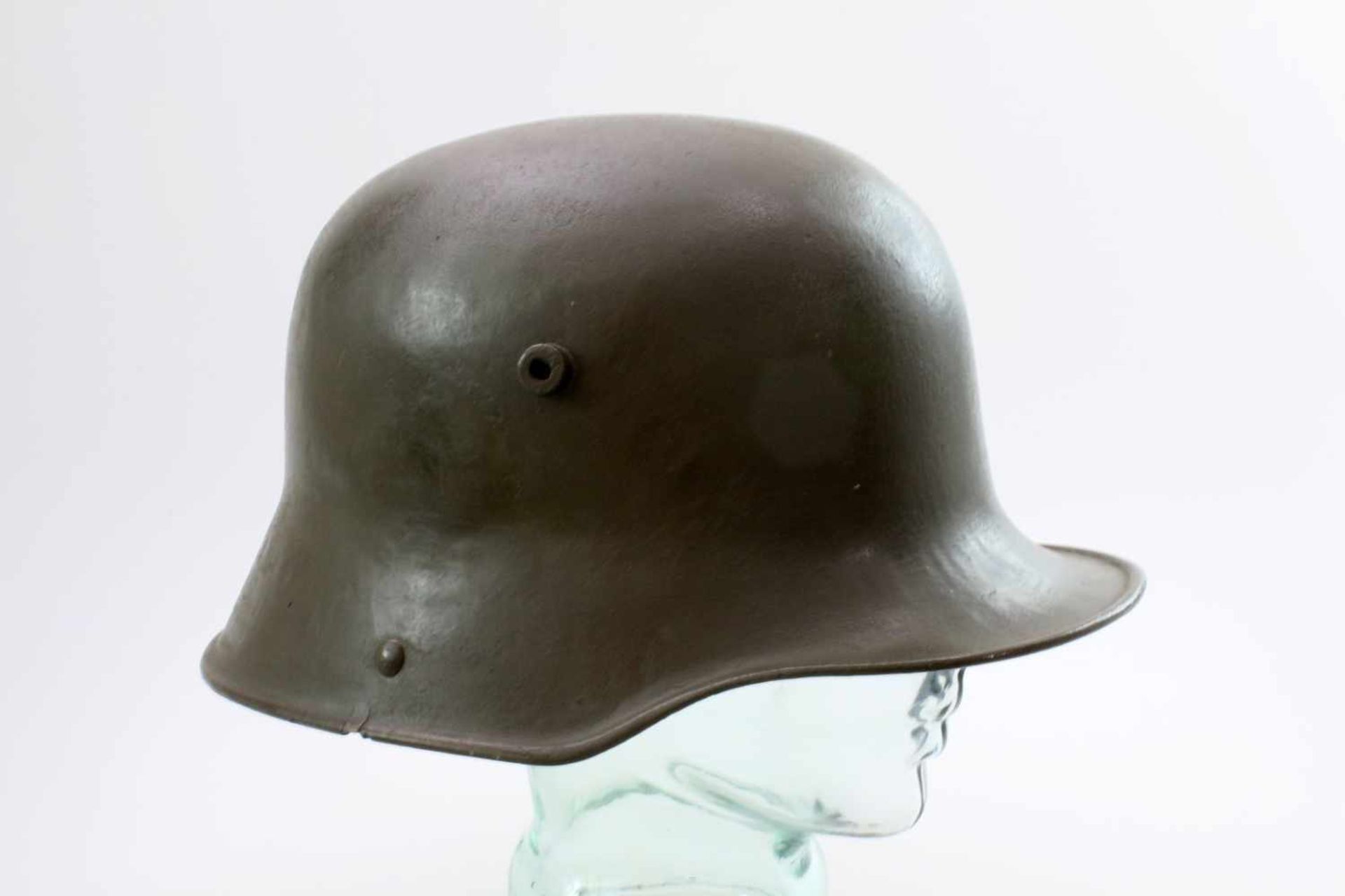 1. Weltkrieg - Stahlhelm M16 u. a., 8 Teile Stahlhelmglocke M1916, sehr gut erhalten (lediglich - Bild 3 aus 5