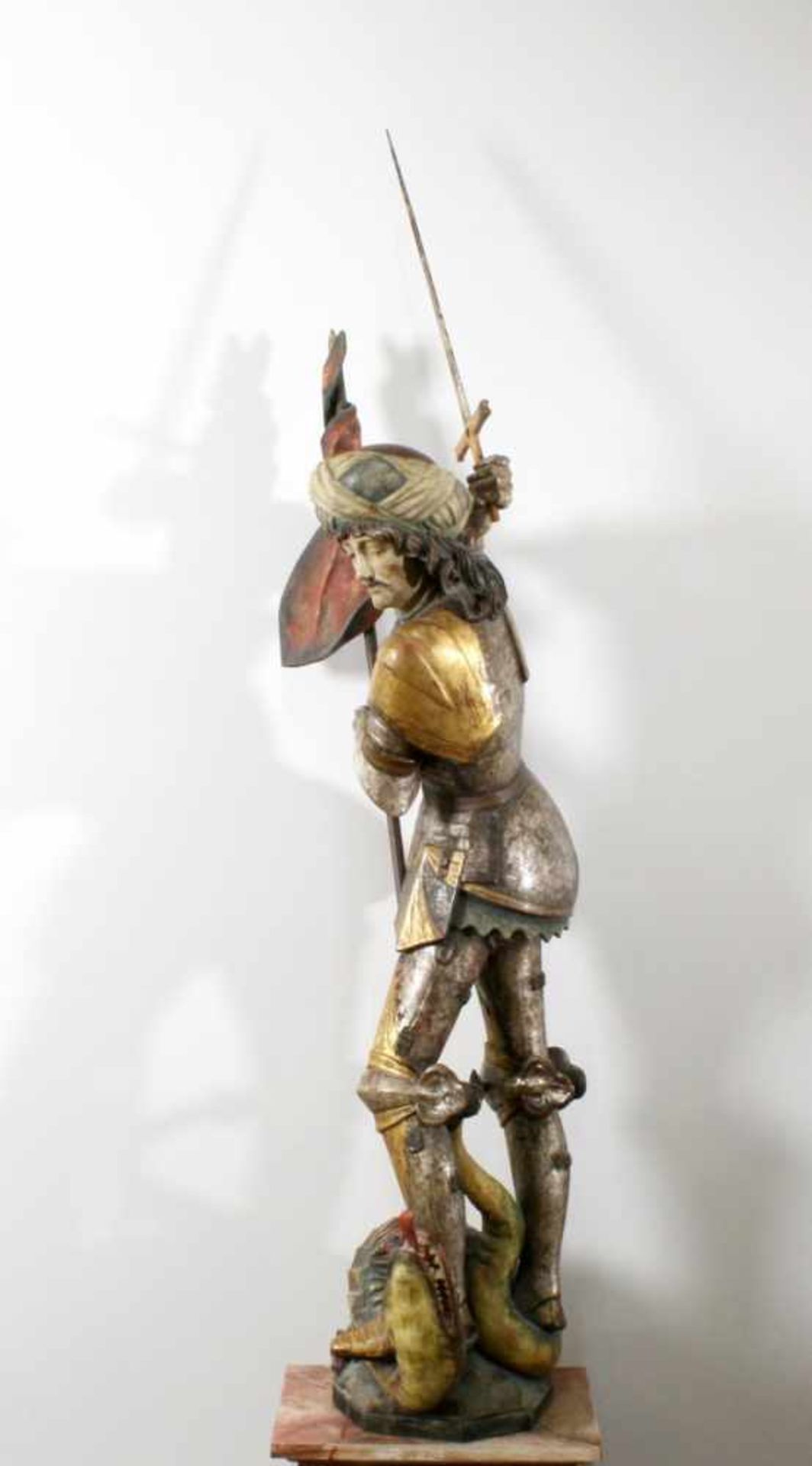 Große Holzfigur - St. Georg Ansprechende Figur, St. Georg beim Drachenstich, Schwert und Lanze in - Bild 2 aus 6