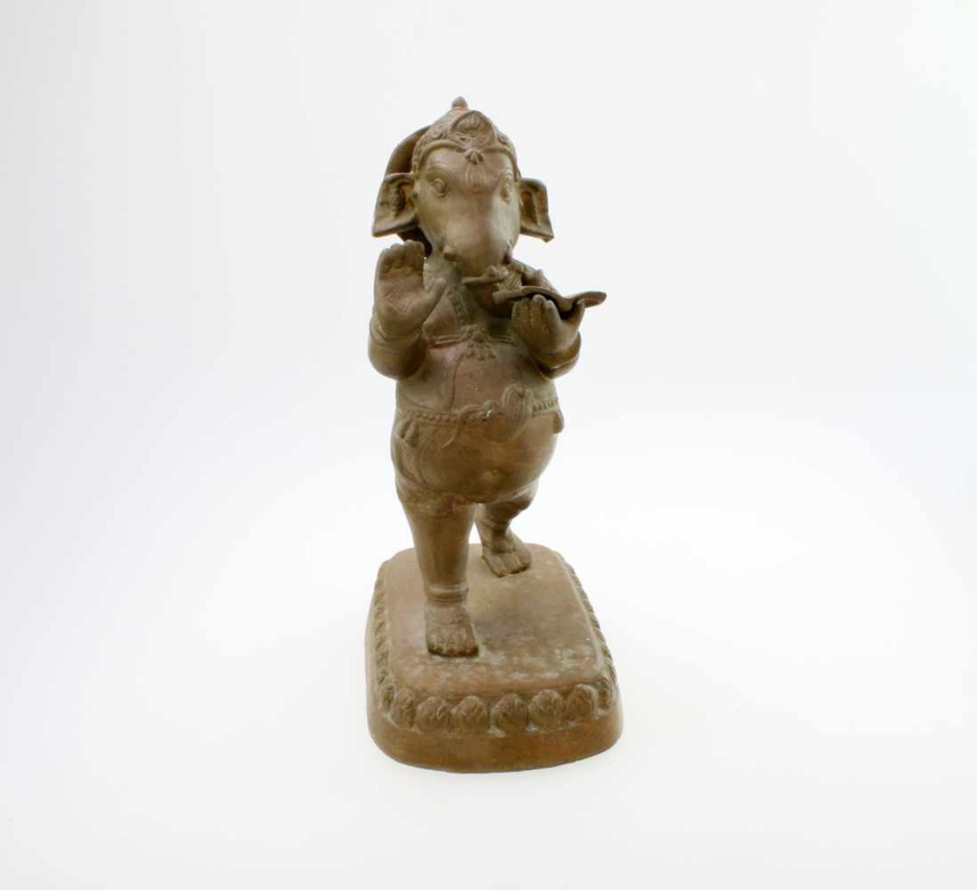 Ganesha - Indien Der Elefantengott lehrend, ovaler Sockel, umlaufendes Blattfries, Bronzeguss. Höhe: - Bild 2 aus 5