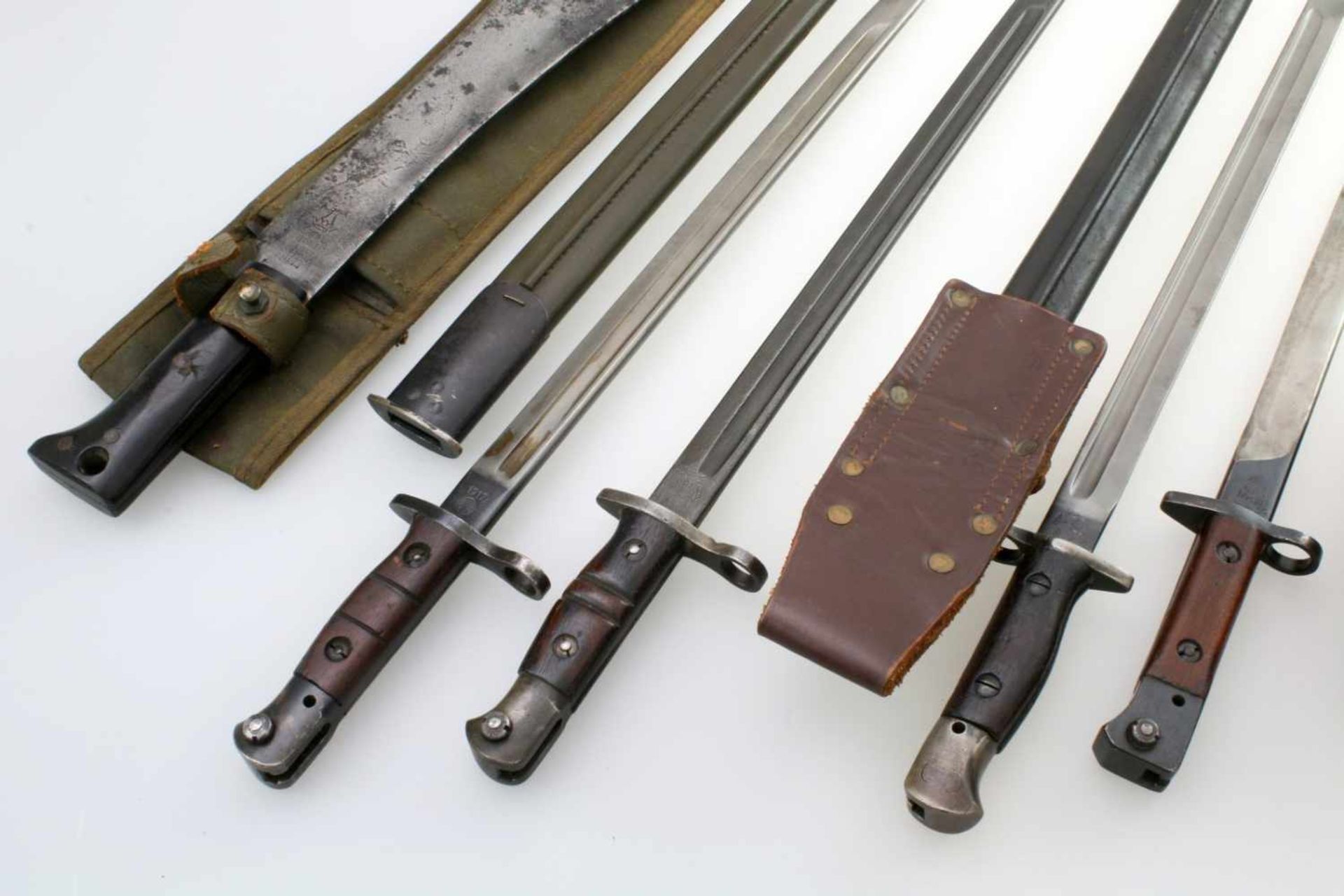 1. + 2. Weltkrieg USA / GB - 10 Teile - Bajonette No. 1 Mark III, P17 etc., Jack Knifes, Machete - Bild 7 aus 8