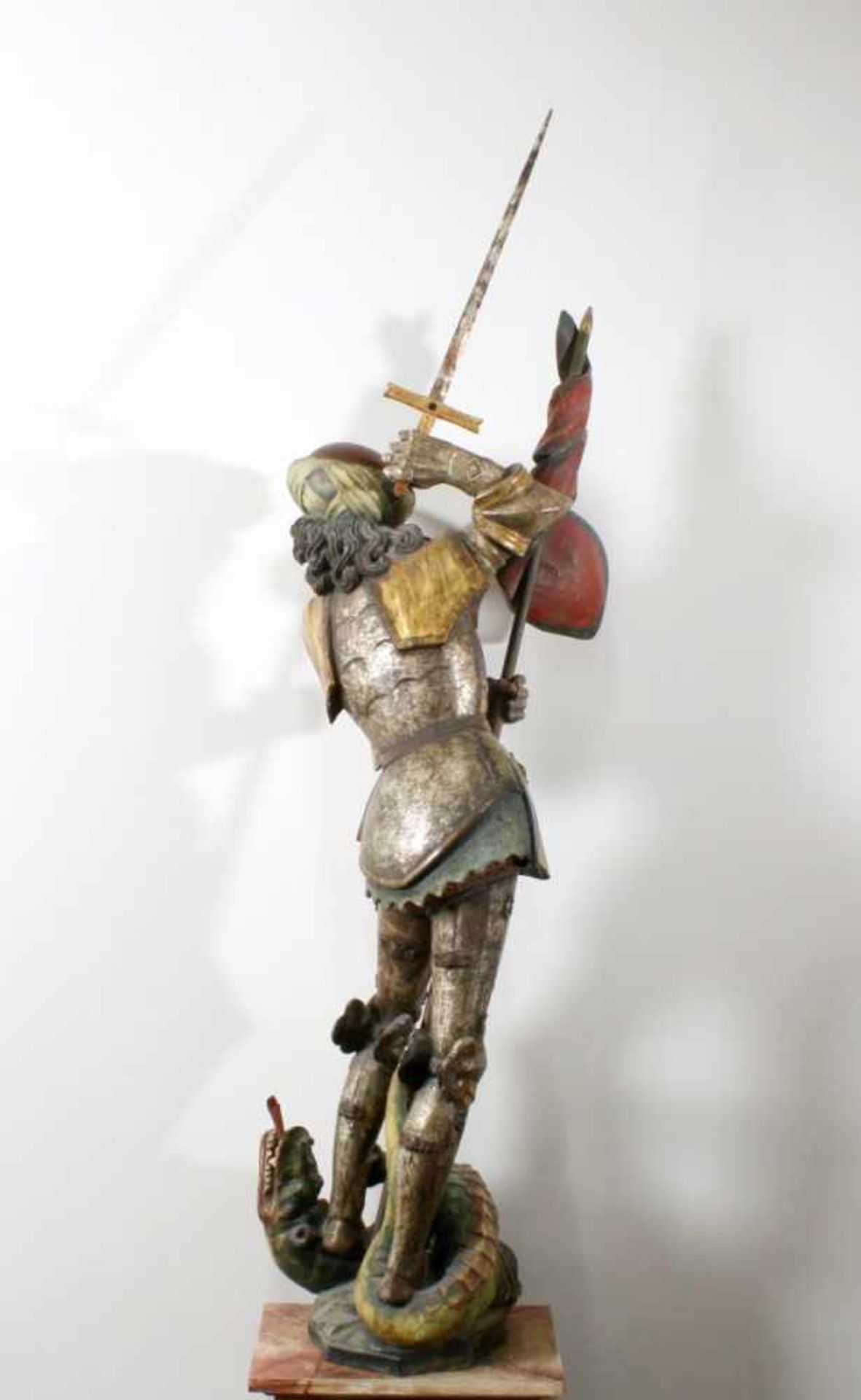 Große Holzfigur - St. Georg Ansprechende Figur, St. Georg beim Drachenstich, Schwert und Lanze in - Bild 3 aus 6