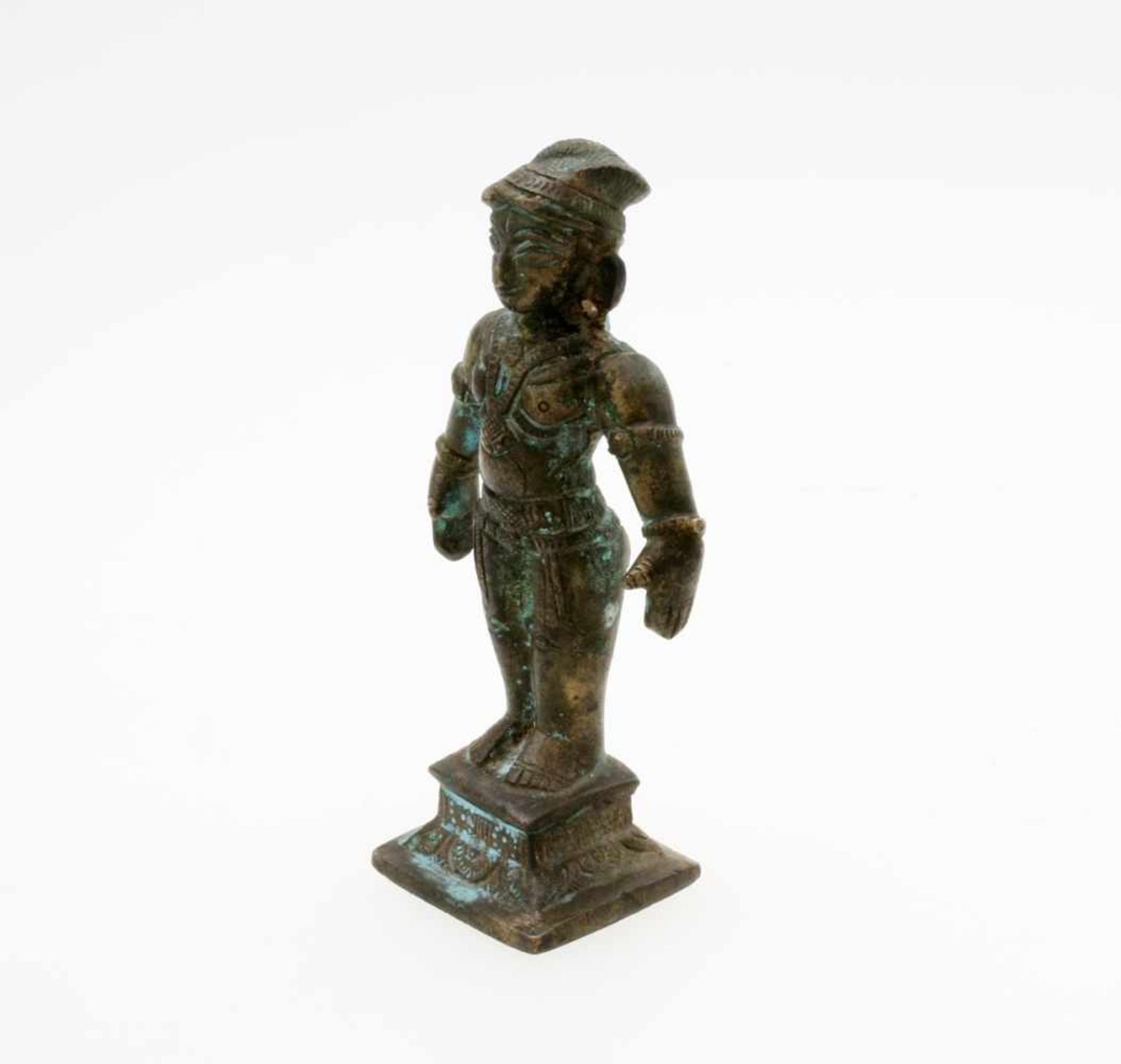 Indien - Bronzestatuette Südindien, Cochin. Bronzevollguss, Gottheit auf gestuftem, reliefierten - Bild 2 aus 5