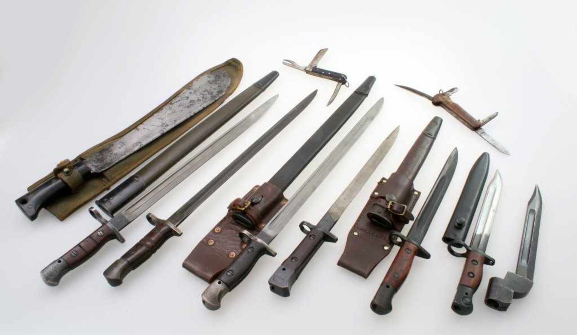 1. + 2. Weltkrieg USA / GB - 10 Teile - Bajonette No. 1 Mark III, P17 etc., Jack Knifes, Machete