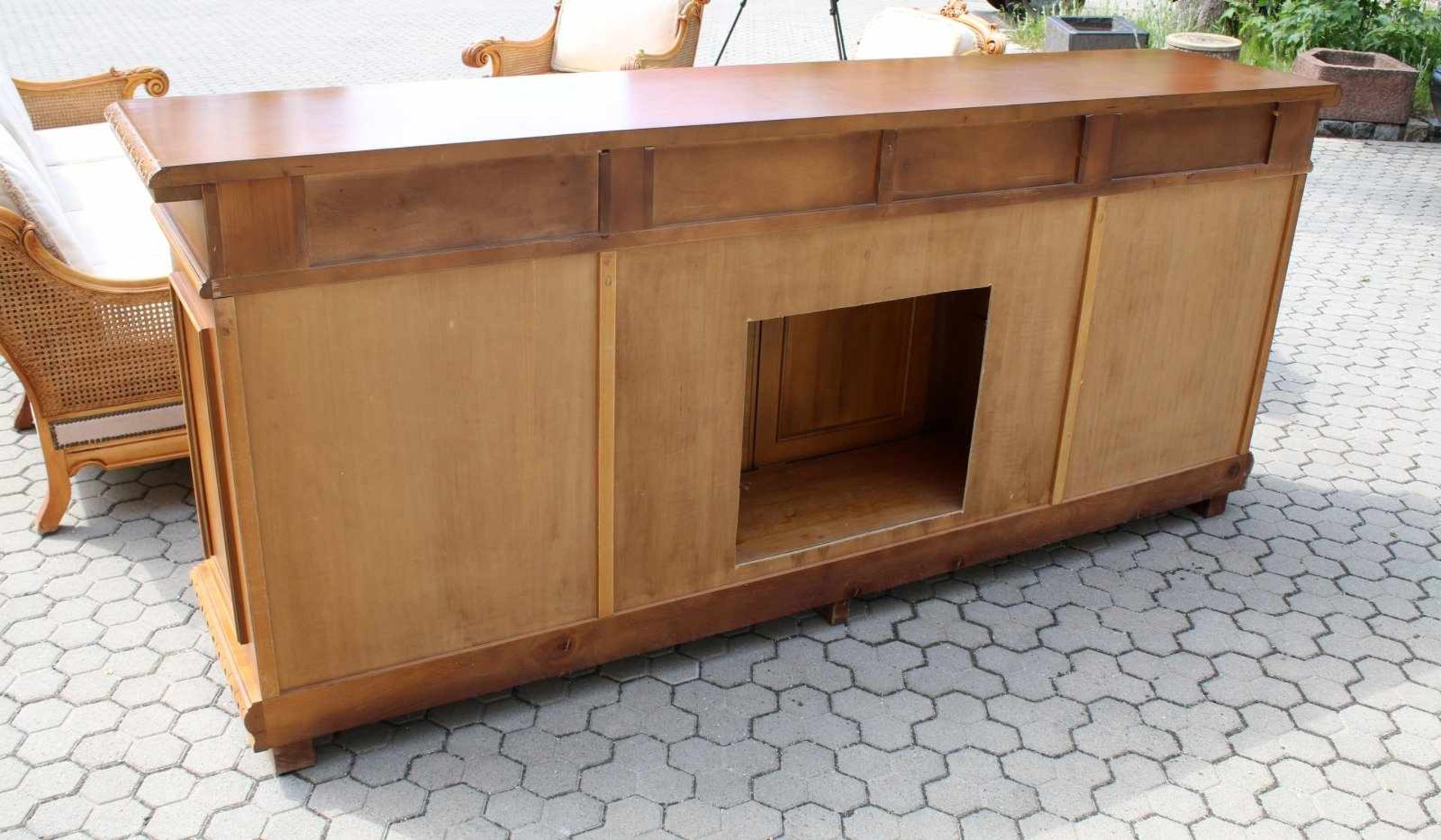 Chippendale - Stilmöbelgarnitur und Sideboard Sitzgruppe: 4-Sitzer (270 x 90 cm), 3 Sessel (90 x - Bild 16 aus 25