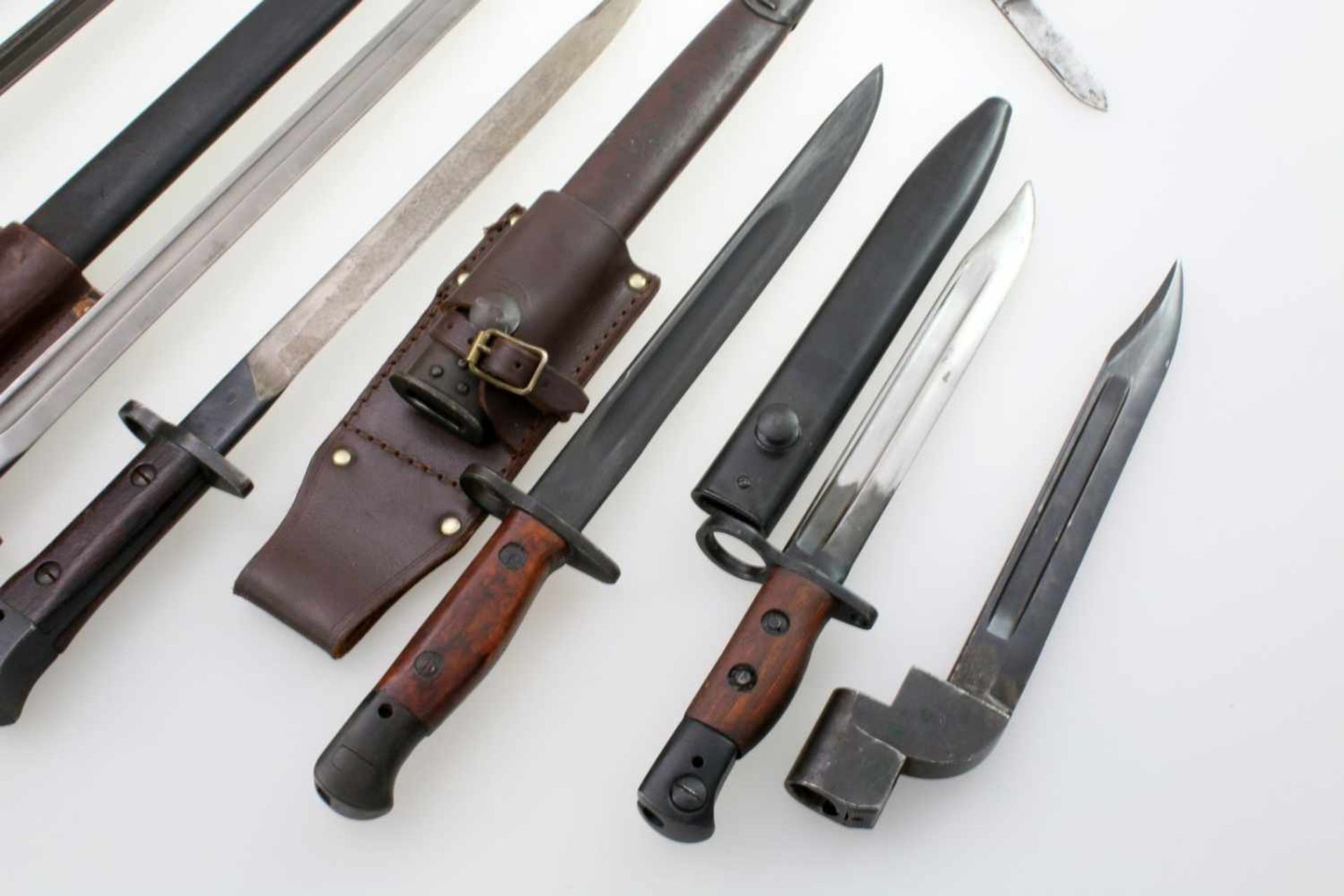 1. + 2. Weltkrieg USA / GB - 10 Teile - Bajonette No. 1 Mark III, P17 etc., Jack Knifes, Machete - Bild 2 aus 8