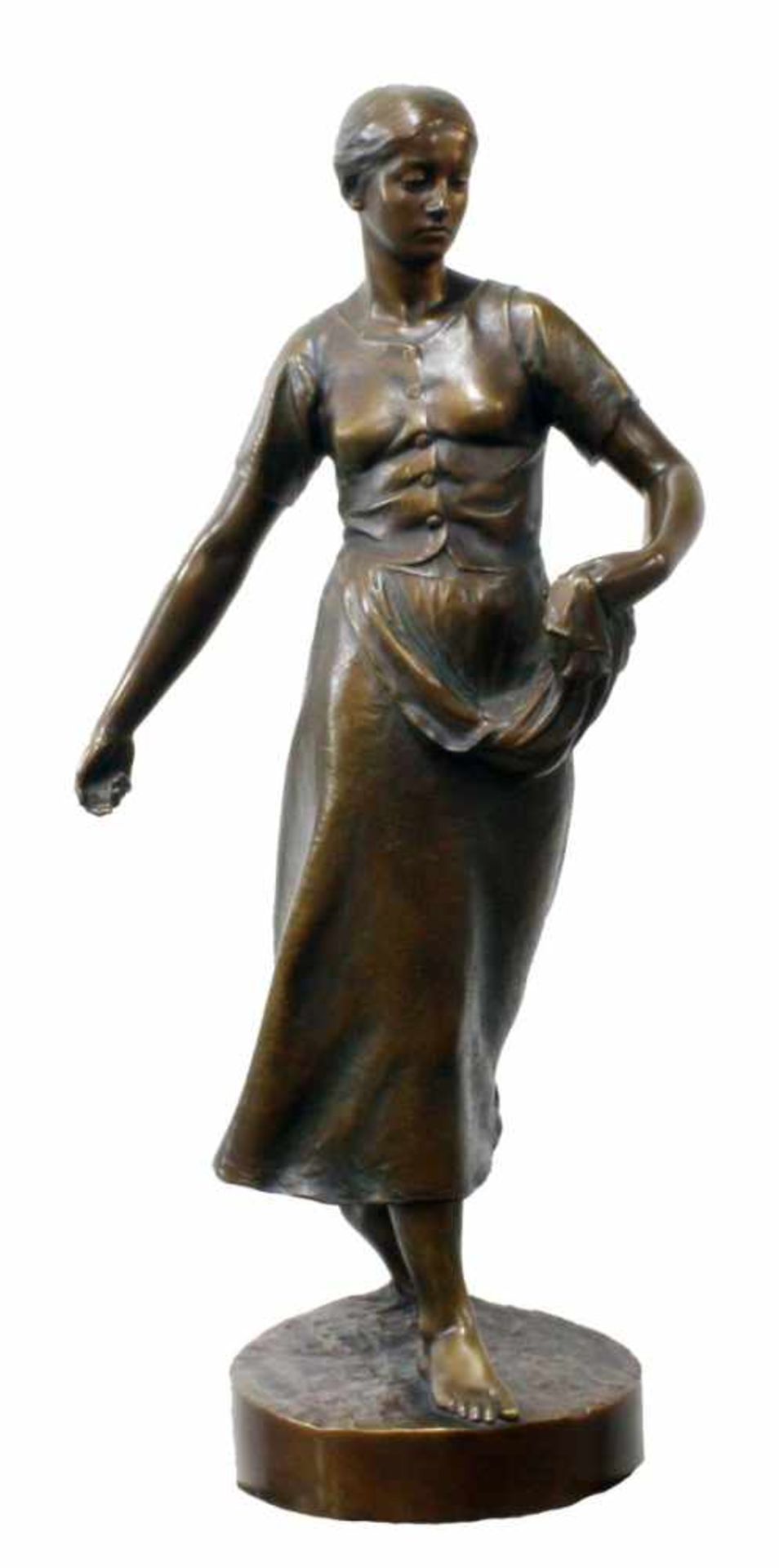 Große Bronzeskulptur - "Säende Bäuerin" - Adolf Müller - Crefeld (1863-1934) Junges Mädchen mit